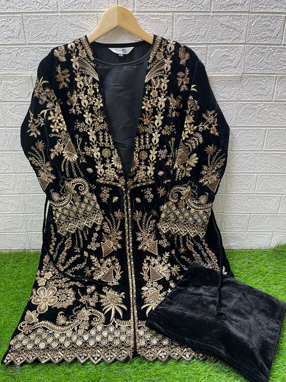 1465 Black Laxuria Trendz Velvet Co Ord Set