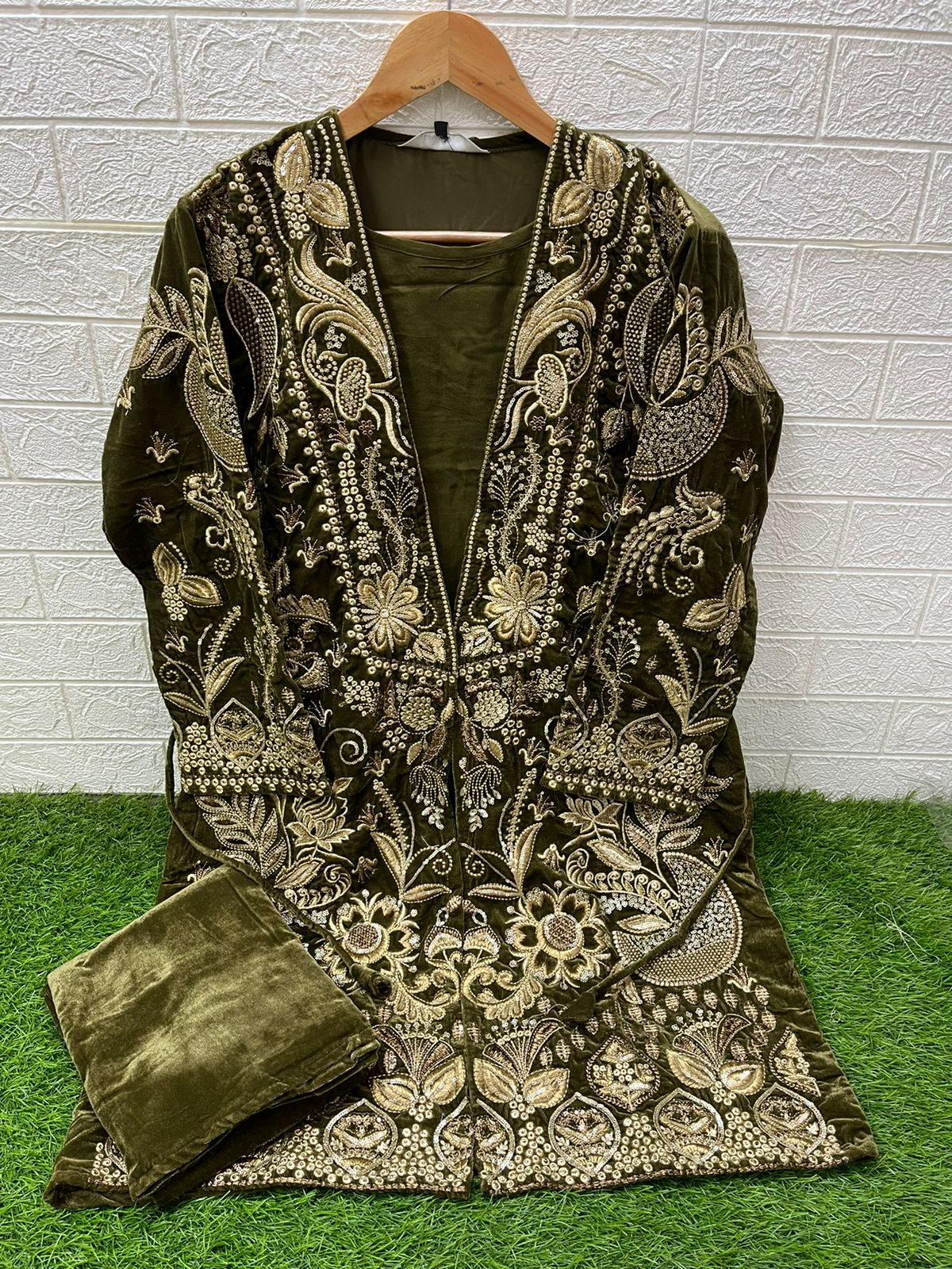 1474 Mehndi Laxuria Trendz Embroidery Co Ord Set