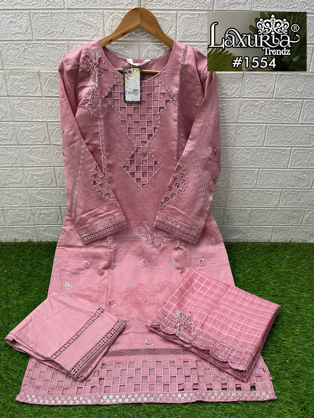 1554 Dusty Rose Laxuria Trendz Vichitrta Simmer Pakistani Readymade Suits