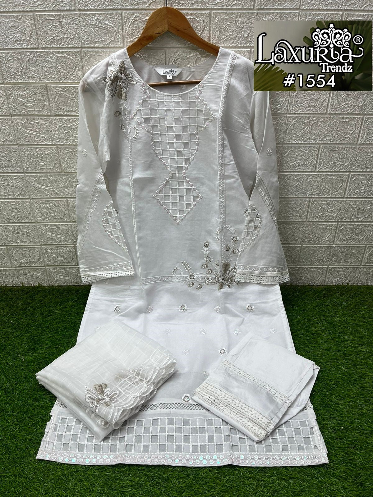 1554 White Laxuria Trendz Vichitrta Simmer Pakistani Readymade Suits