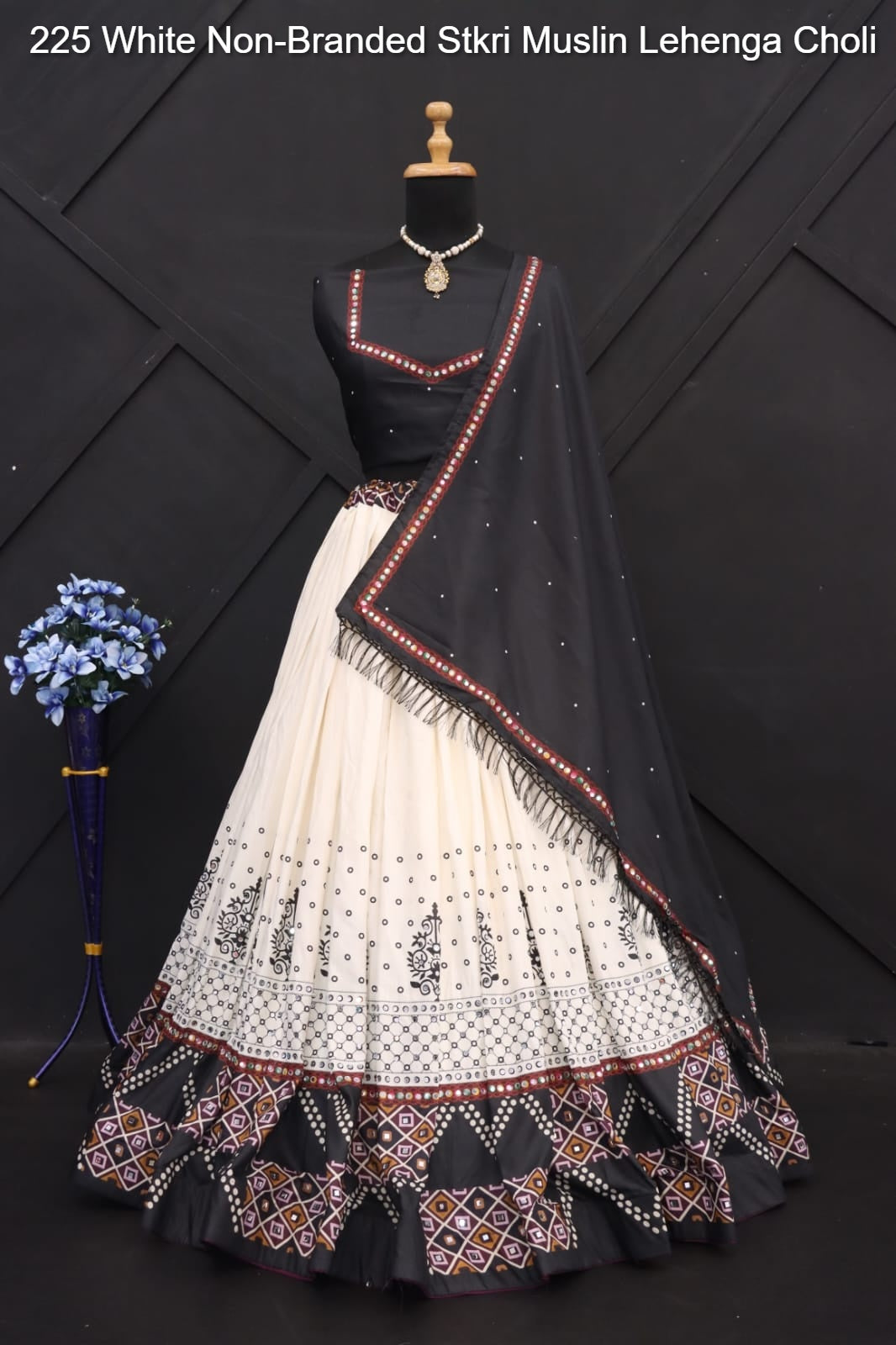 225 White Non-Branded Stkri Muslin Lehenga Choli