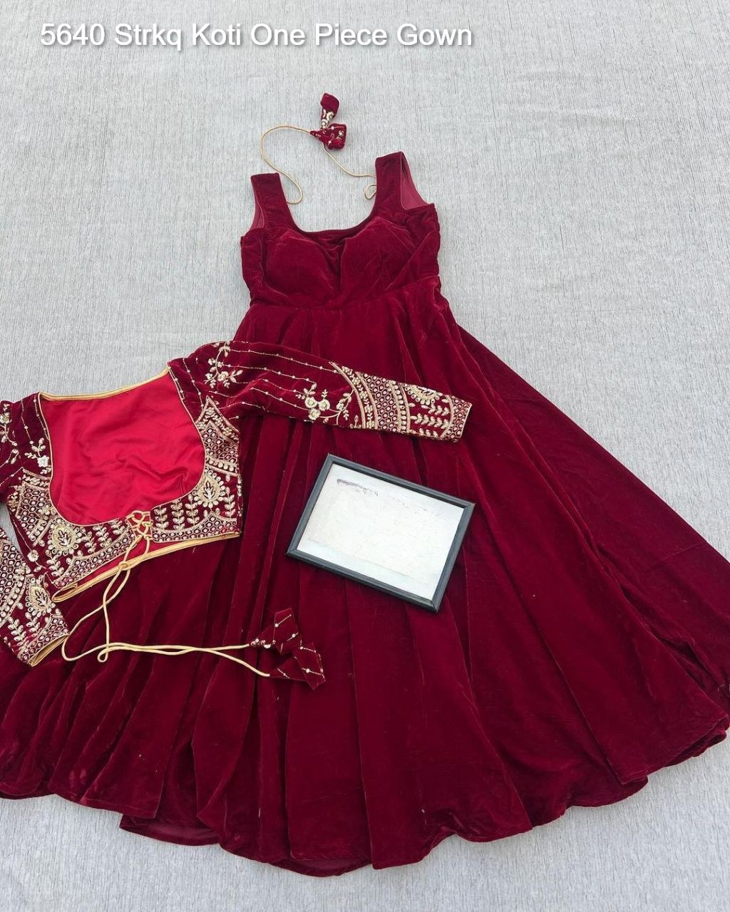5640 Strkq Koti One Piece Gown