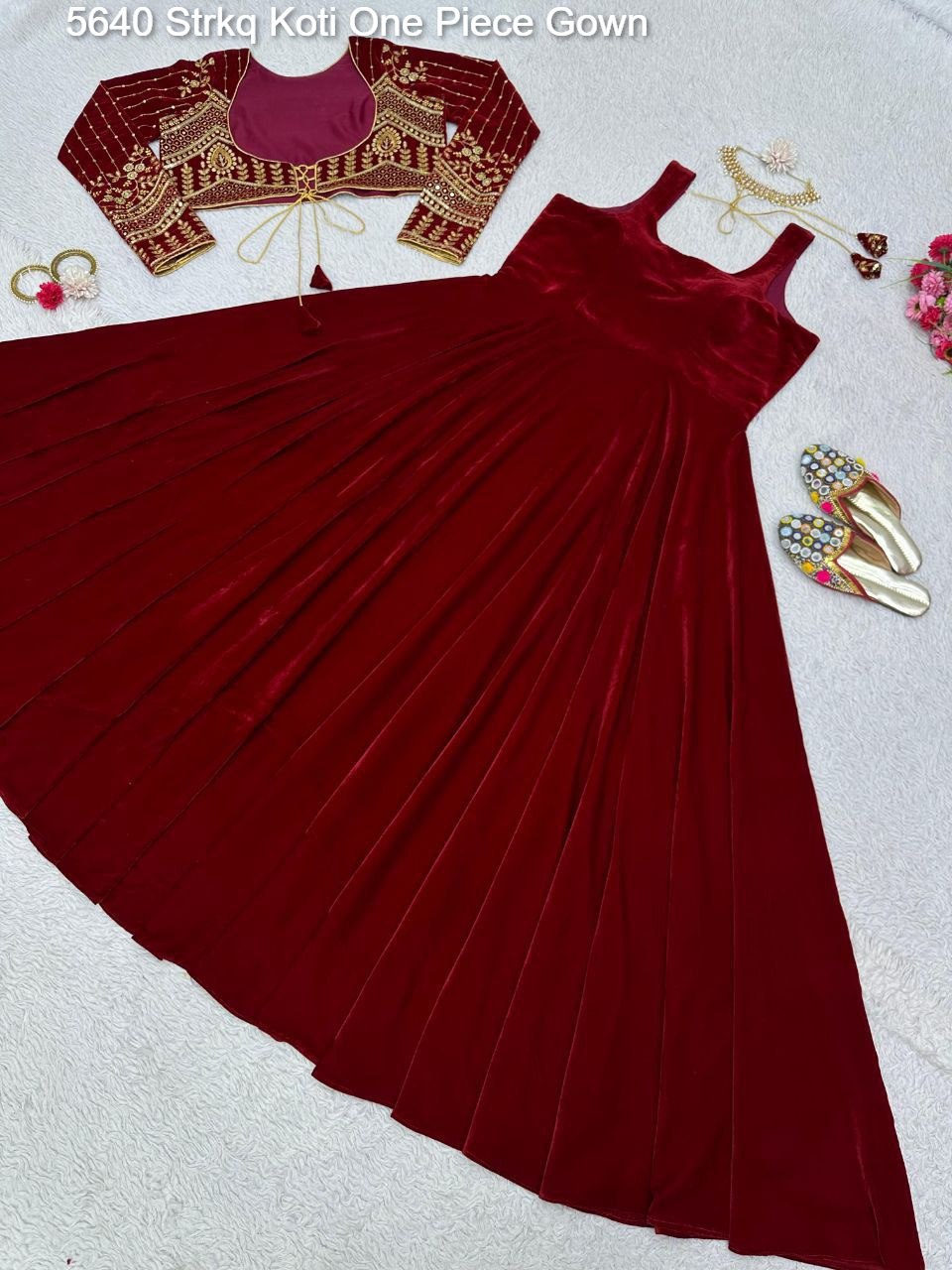 5640 Strkq Koti One Piece Gown