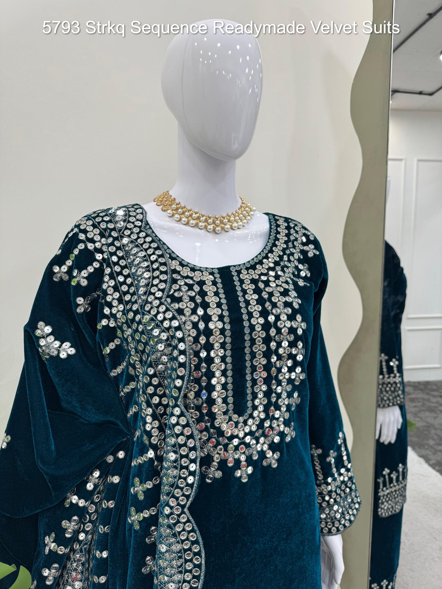 5793 Strkq Sequence Readymade Velvet Suits