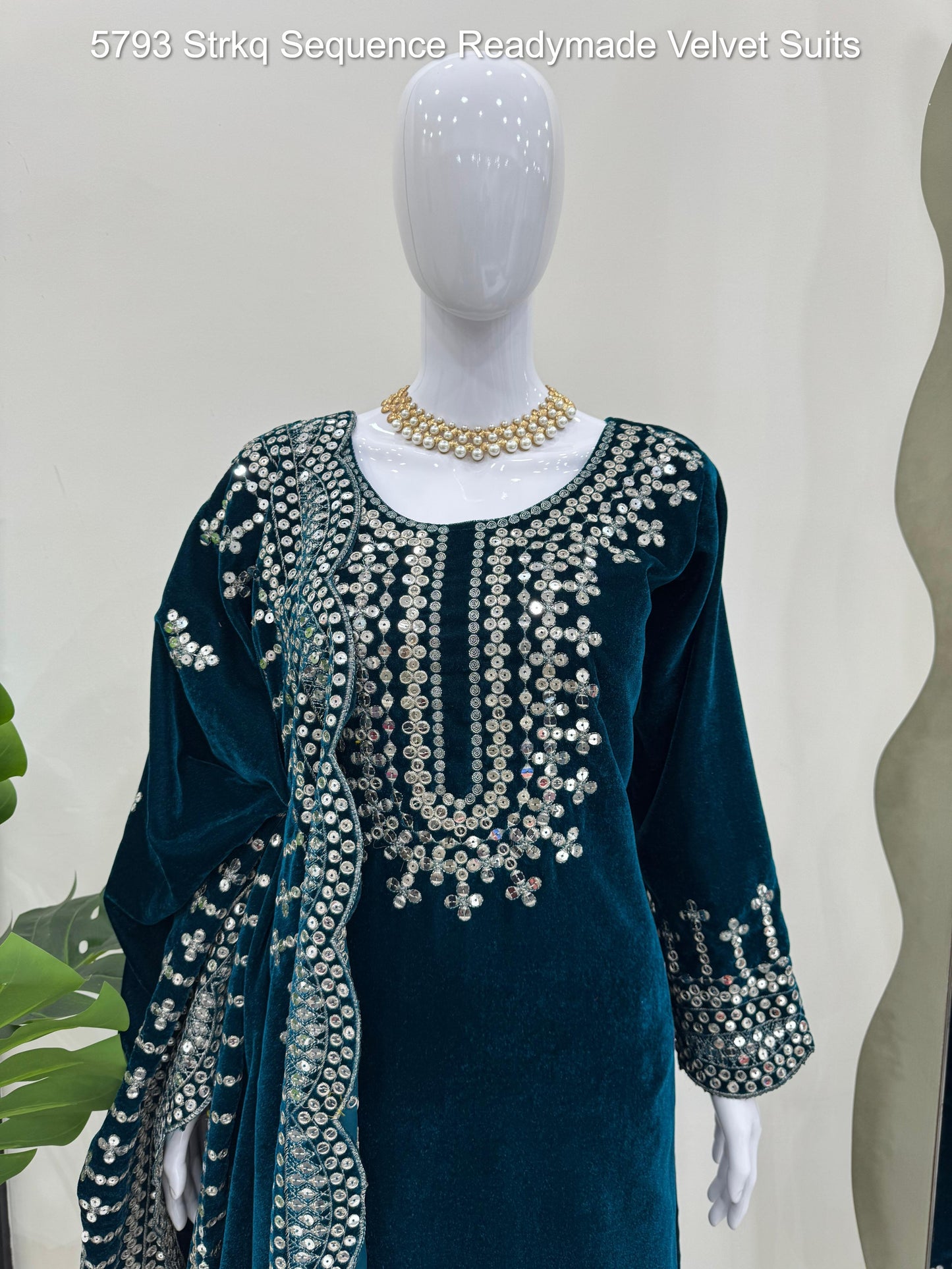 5793 Strkq Sequence Readymade Velvet Suits