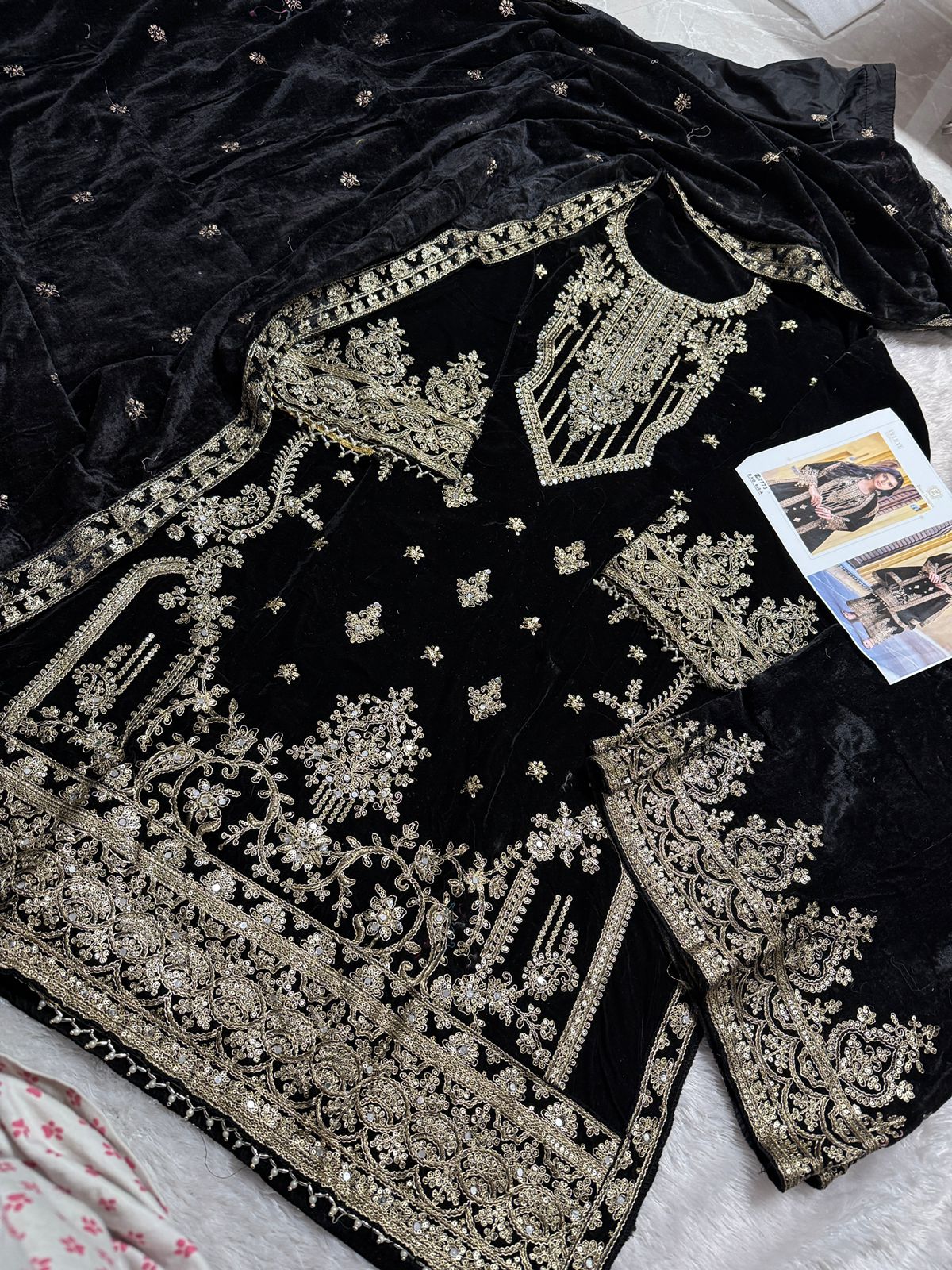 640A Ziaaz Designs Vekvet Pakistani Readymade Suits