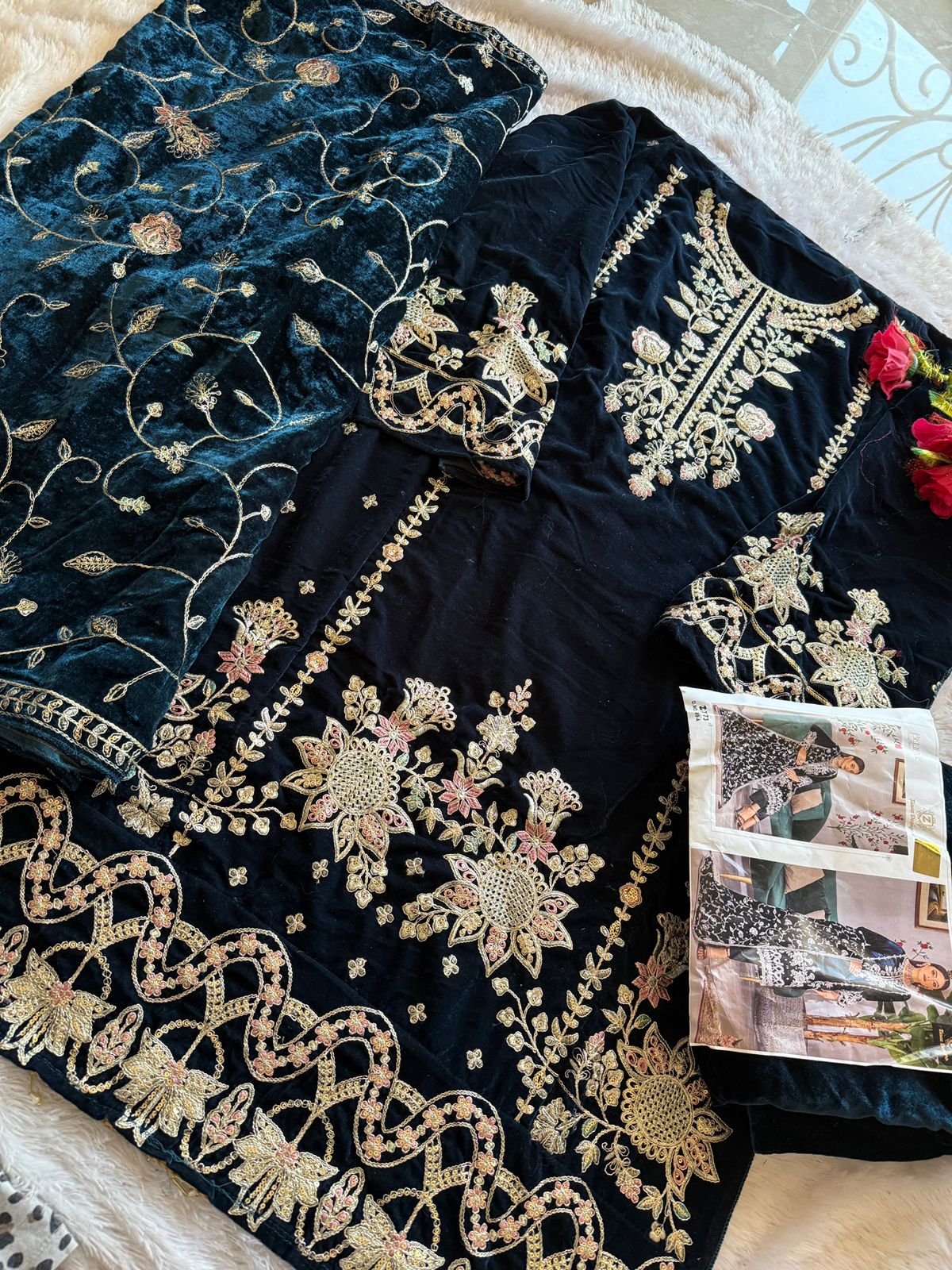 689A Ziaaz Designs Embroidery Velvet Suits