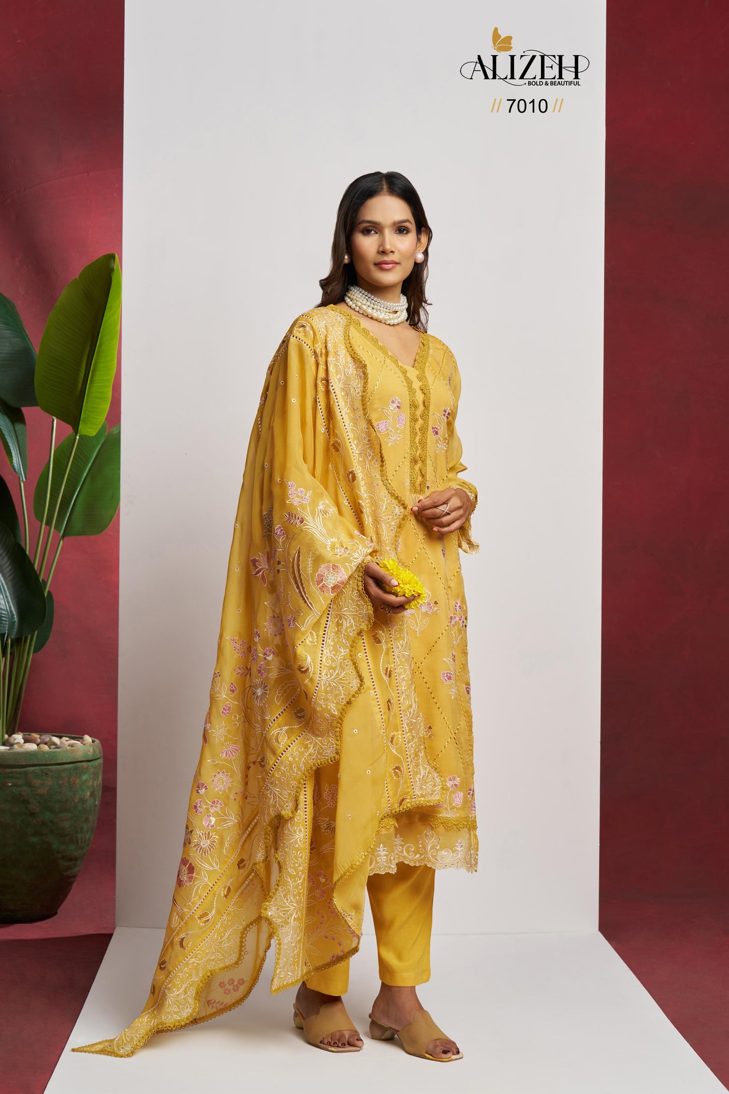 7010 Saadgi Alizeh Embroidery Unstitched Suits