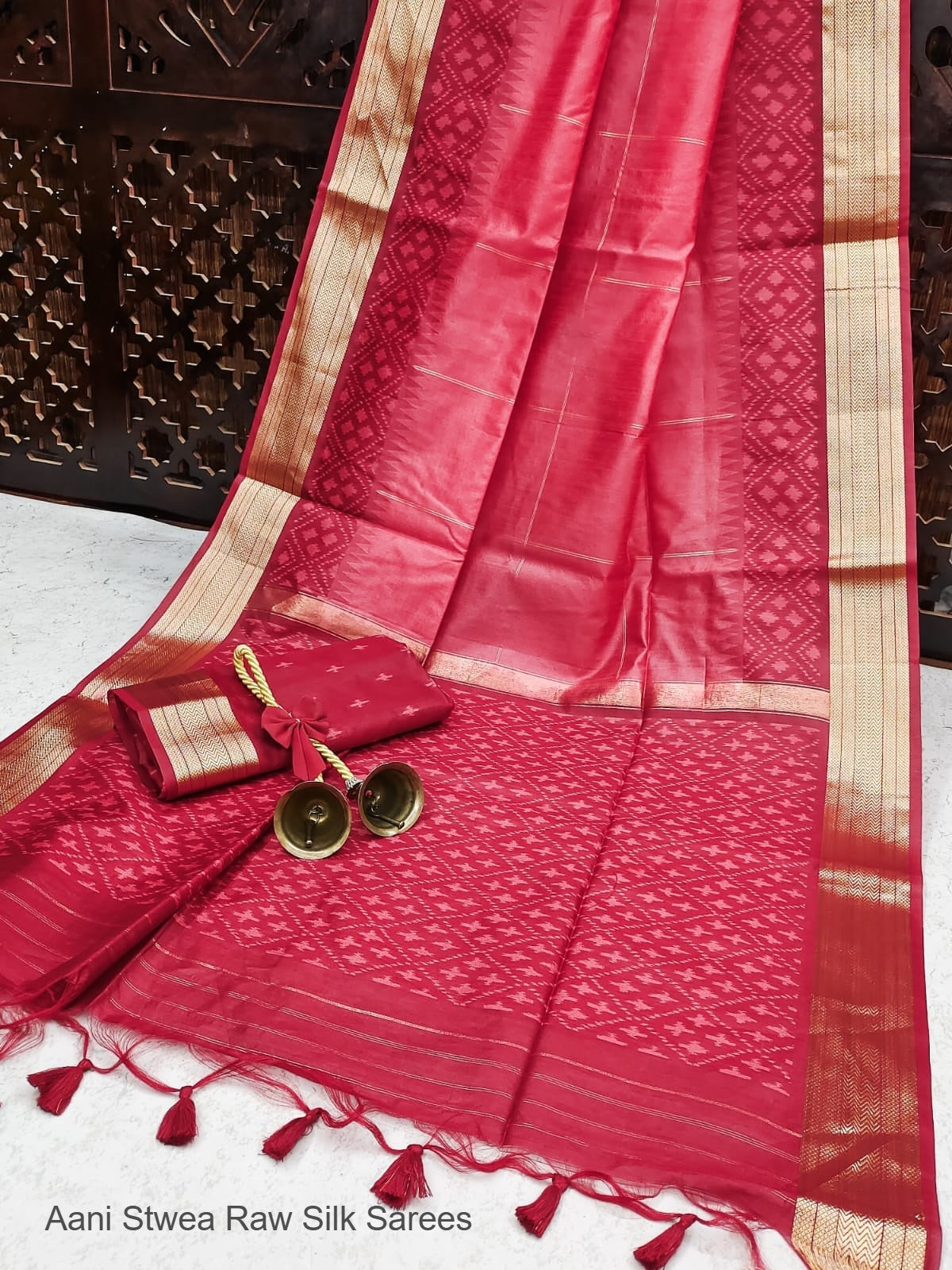 Aani Stwea Raw Silk Sarees