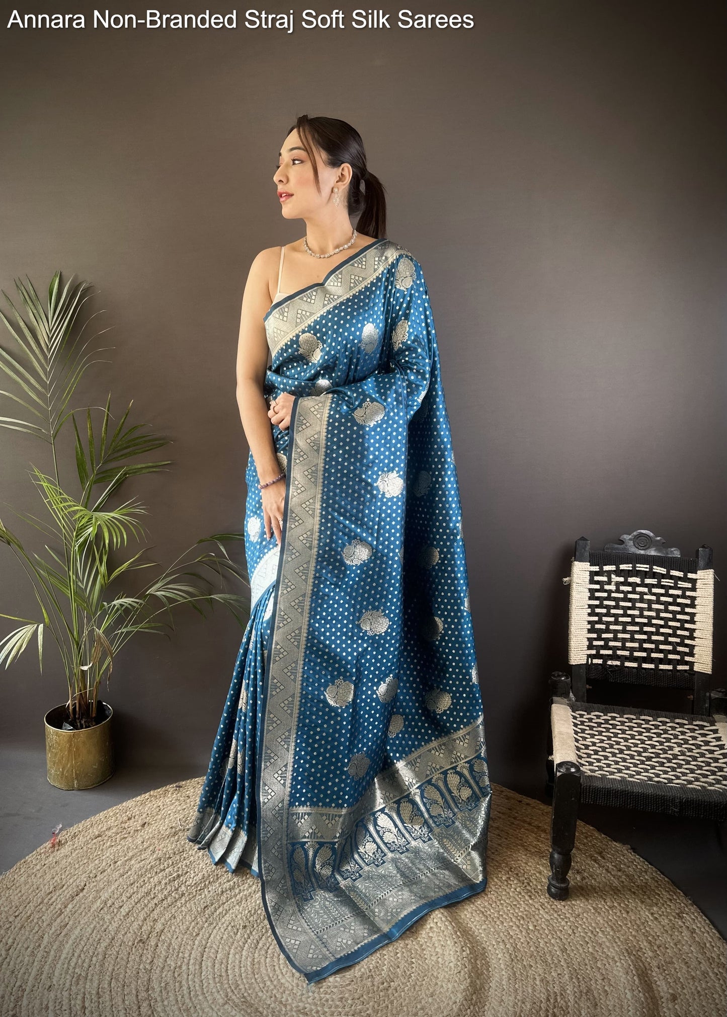 Annara Non-Branded Straj Soft Silk Sarees