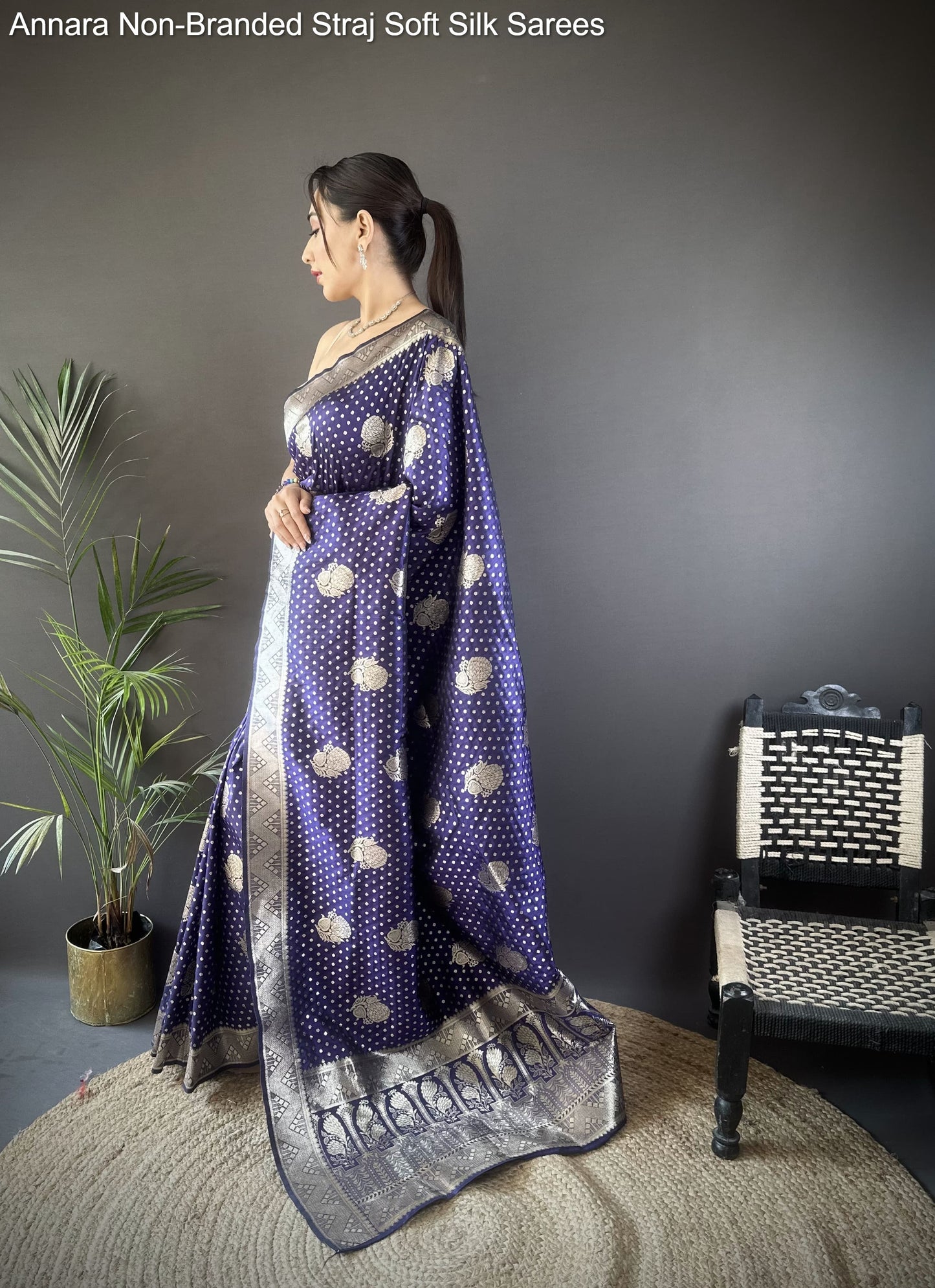 Annara Non-Branded Straj Soft Silk Sarees