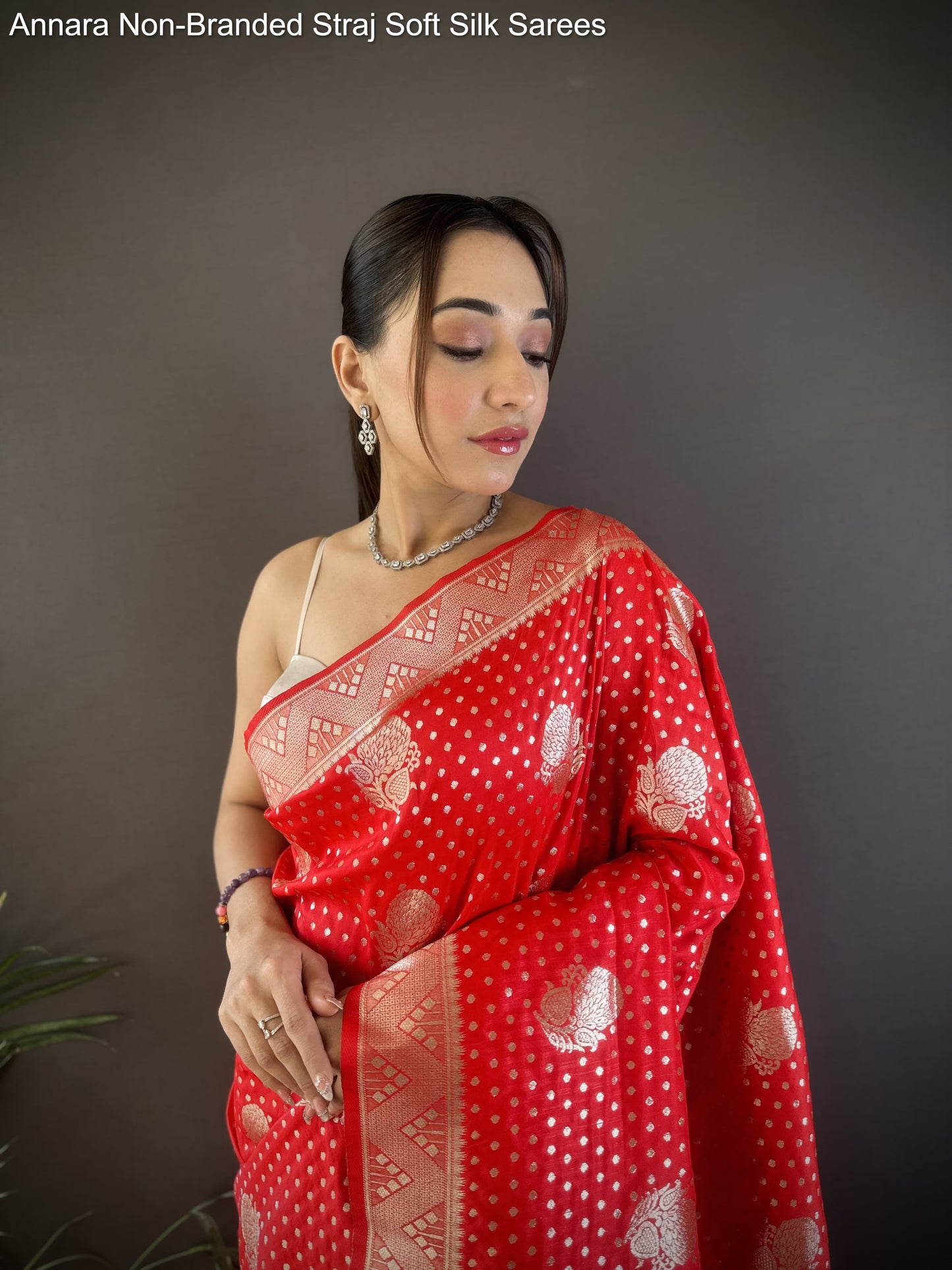 Annara Non-Branded Straj Soft Silk Sarees