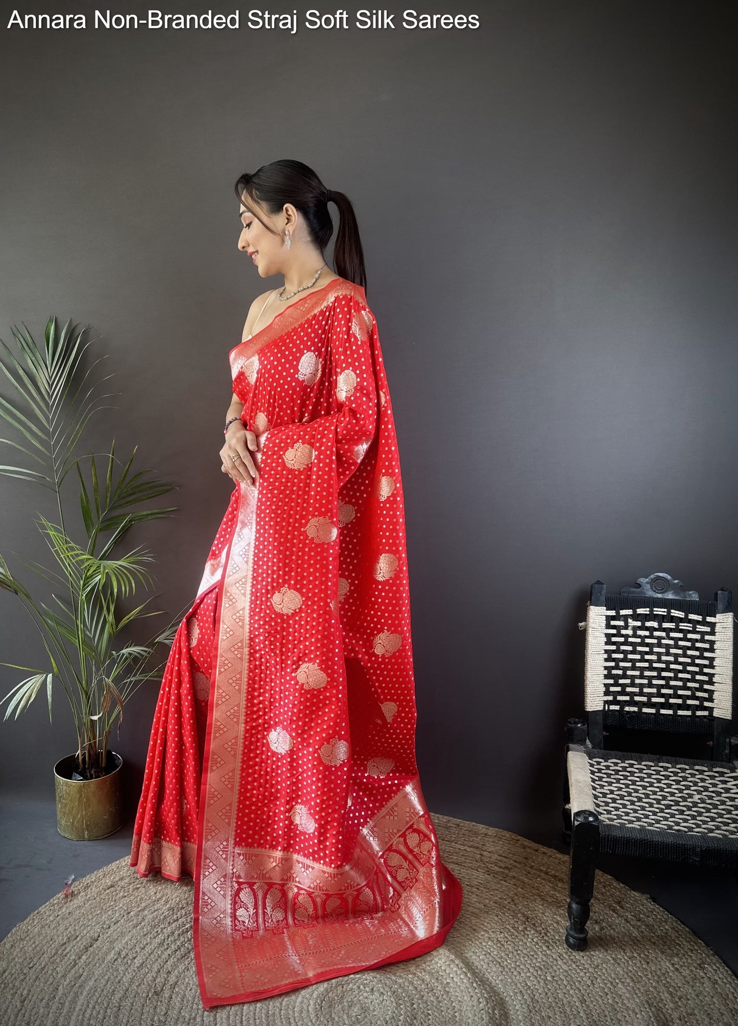 Annara Non-Branded Straj Soft Silk Sarees