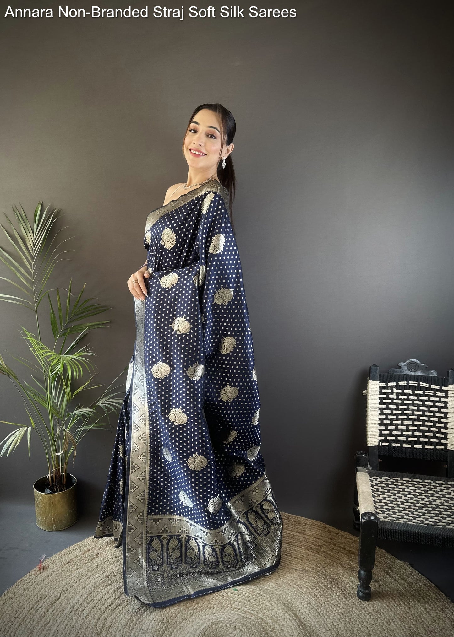 Annara Non-Branded Straj Soft Silk Sarees