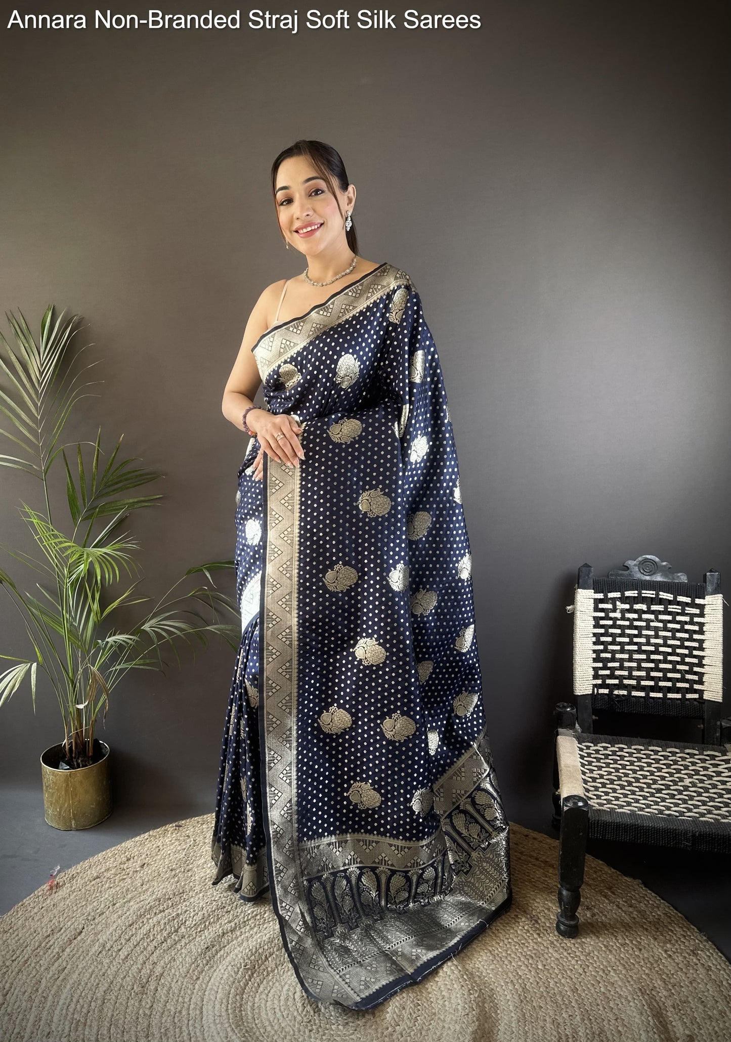 Annara Non-Branded Straj Soft Silk Sarees