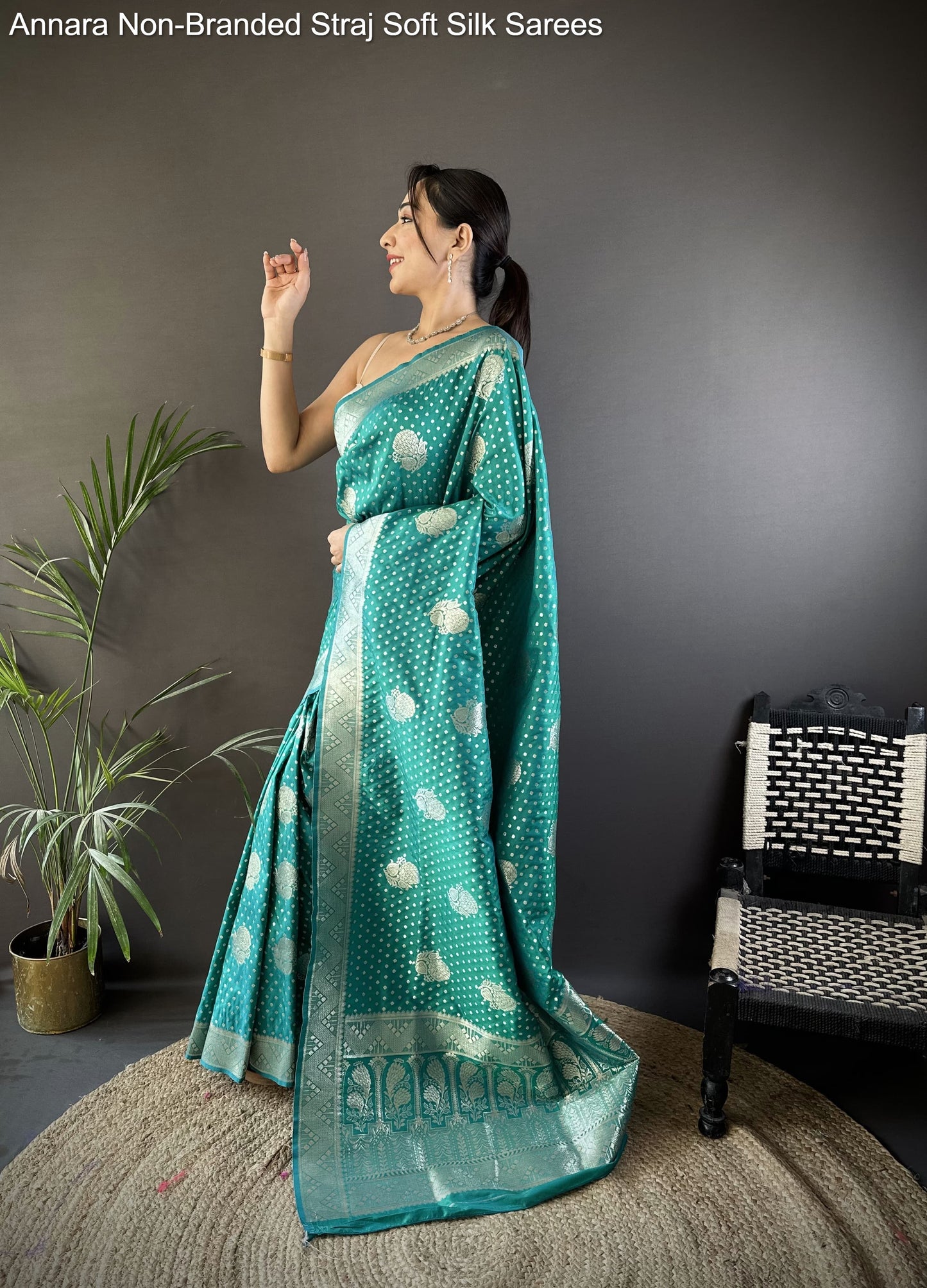 Annara Non-Branded Straj Soft Silk Sarees