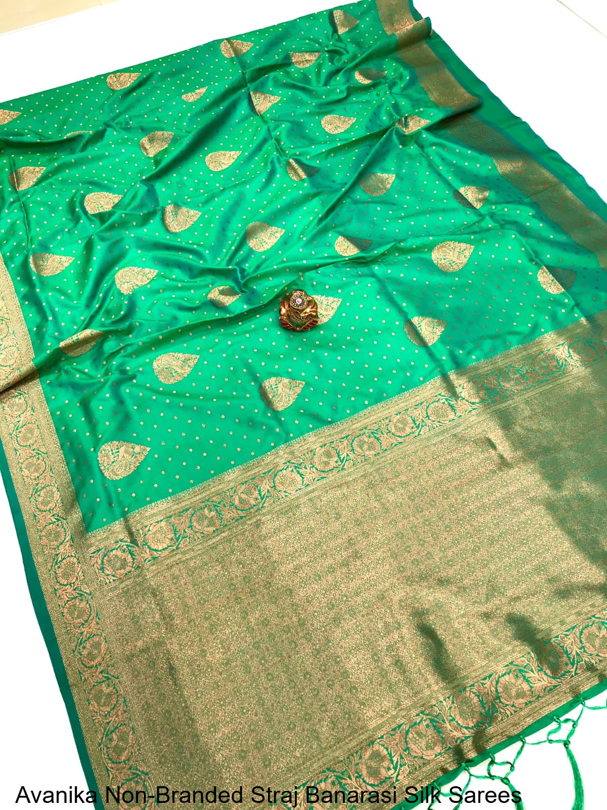 Avanika Non-Branded Straj Banarasi Silk Sarees