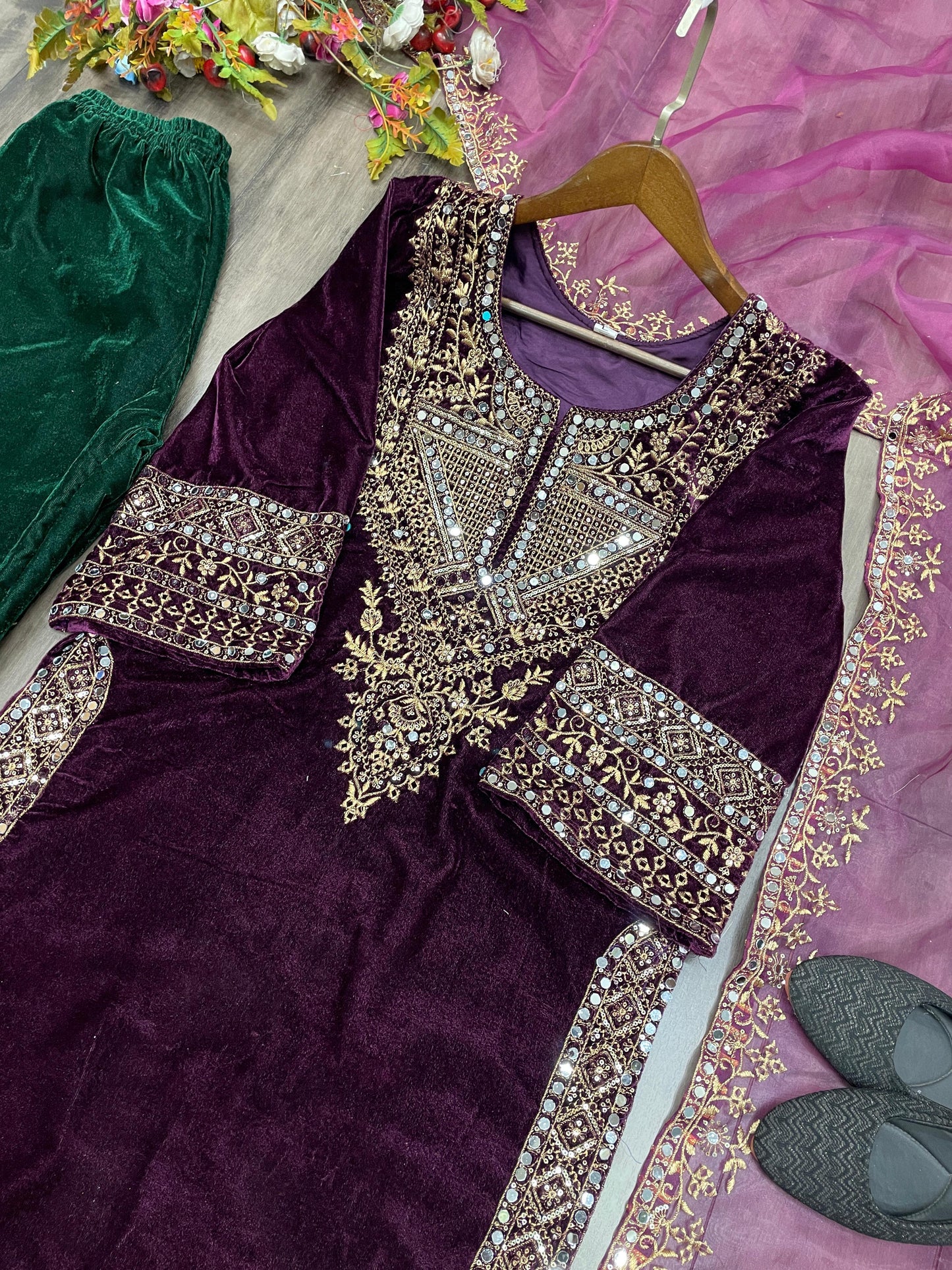 Be-281 Stast Mirror Work Readymade Velvet Suits