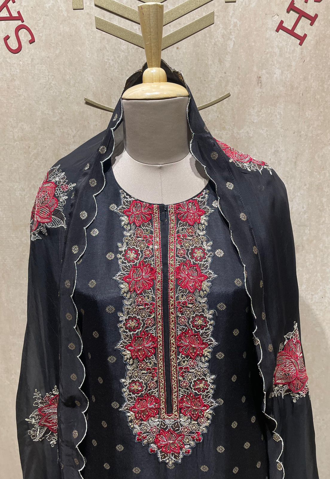 Dhreeta 2082 Naariti Silk Jacquard Unstitched Suits