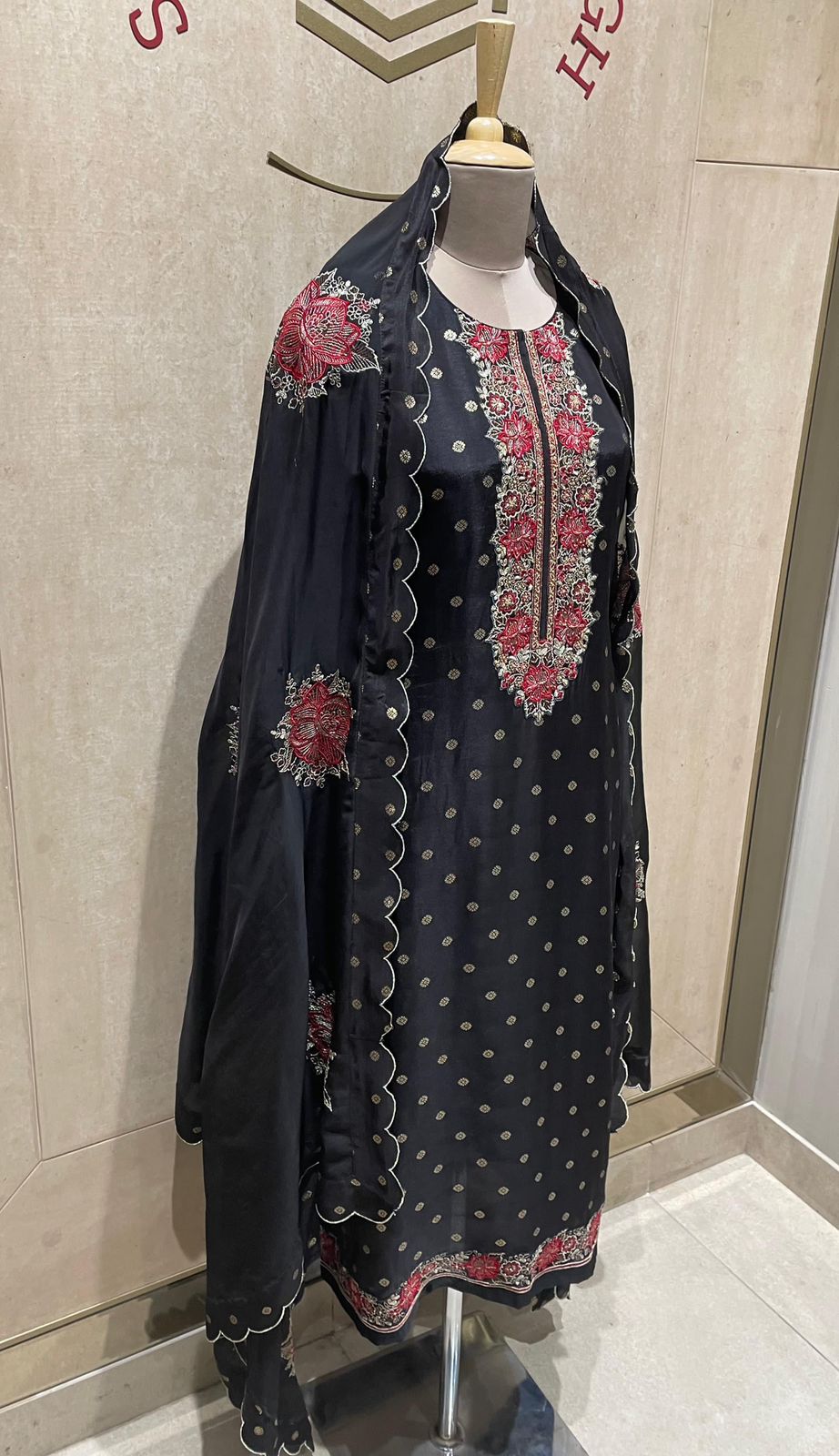 Dhreeta 2082 Naariti Silk Jacquard Unstitched Suits