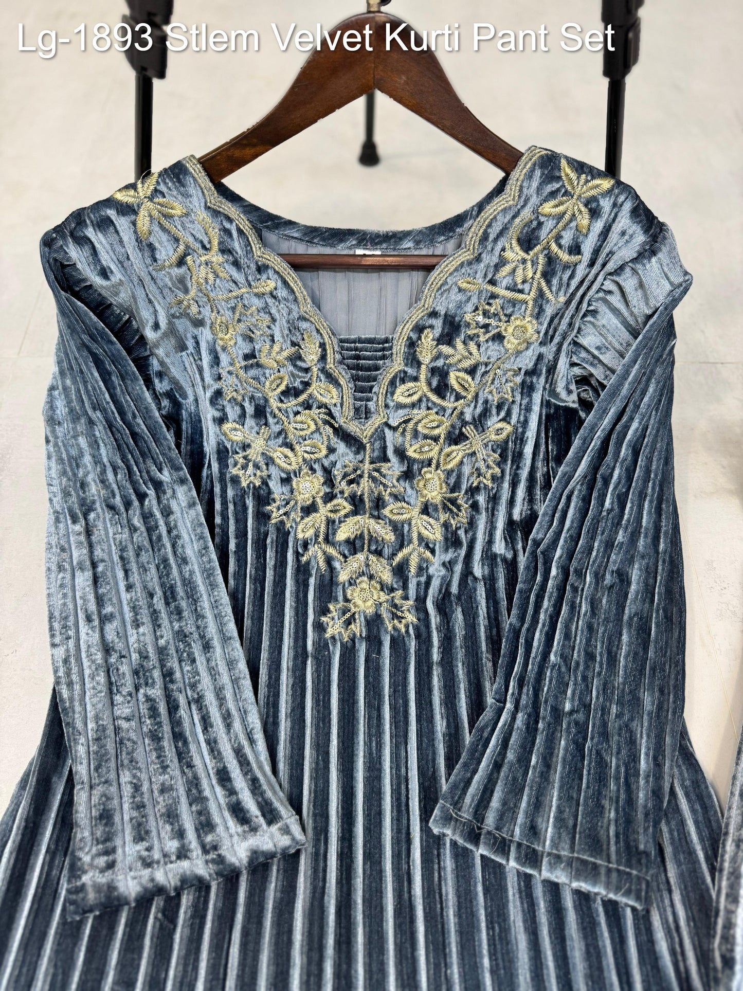 Lg-1893 Stlem Velvet Kurti Pant Set