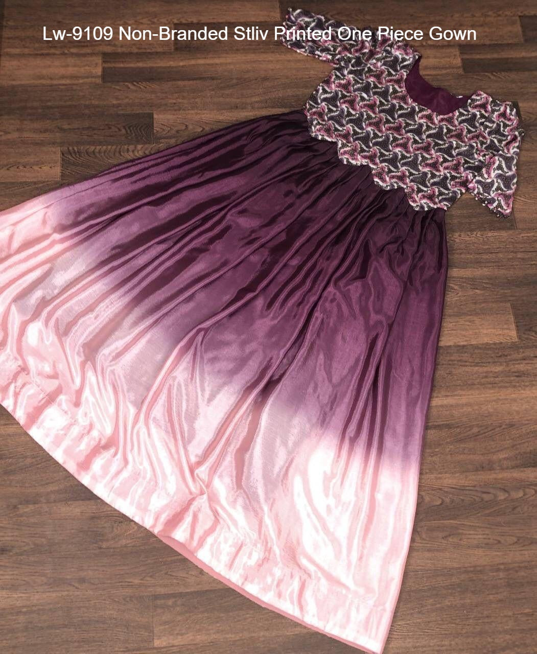 Lw-9109 Non-Branded Stliv Printed One Piece Gown