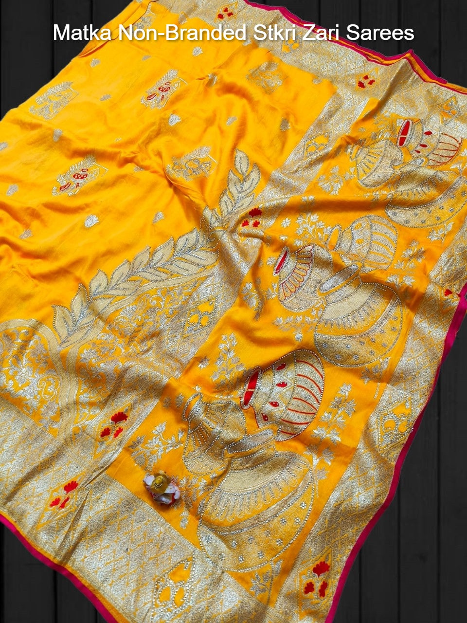 Matka Non-Branded Stkri Zari Sarees