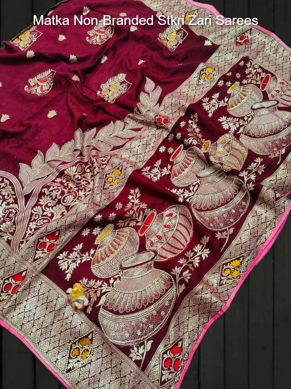 Matka Non-Branded Stkri Zari Sarees