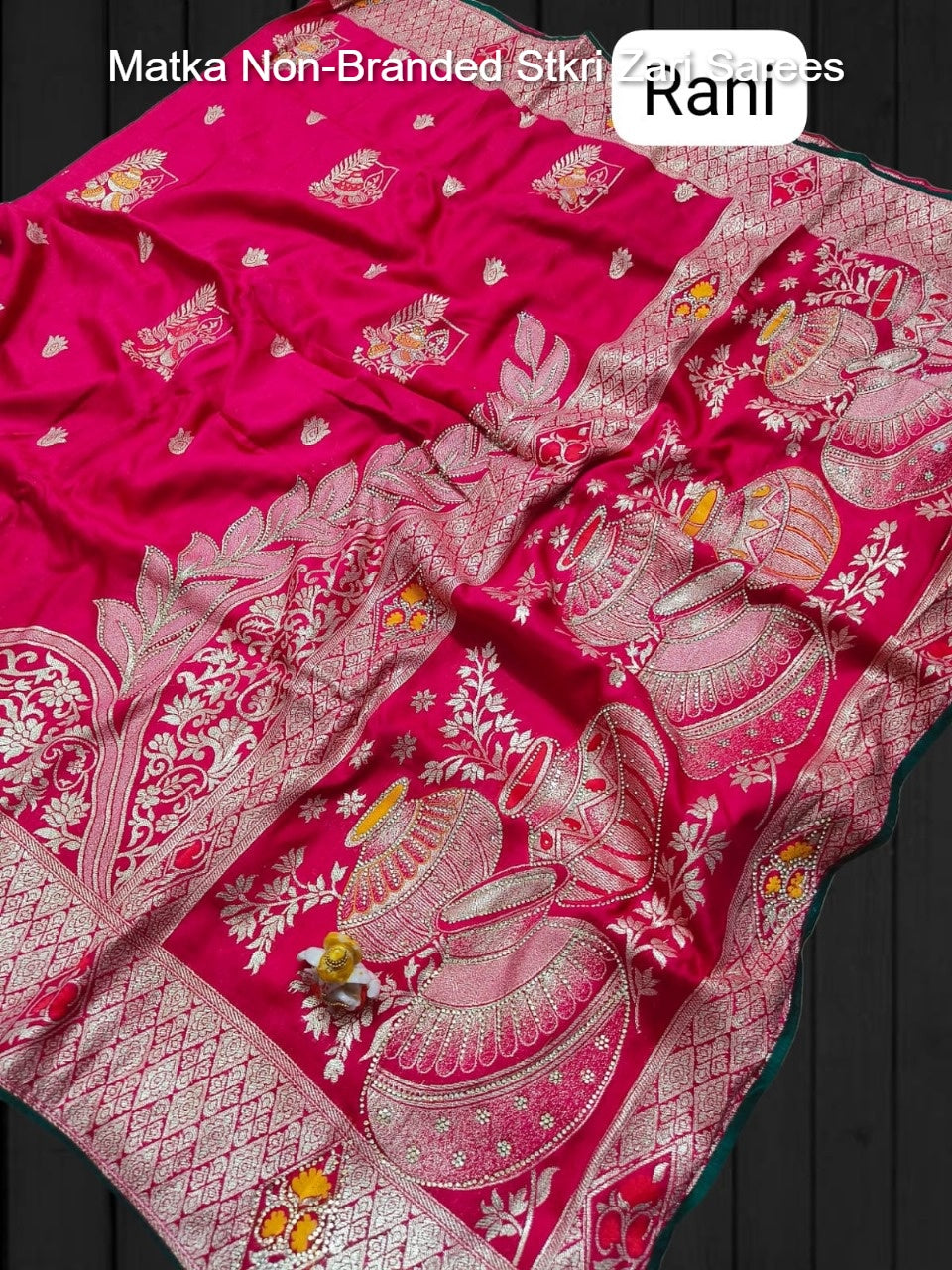 Matka Non-Branded Stkri Zari Sarees