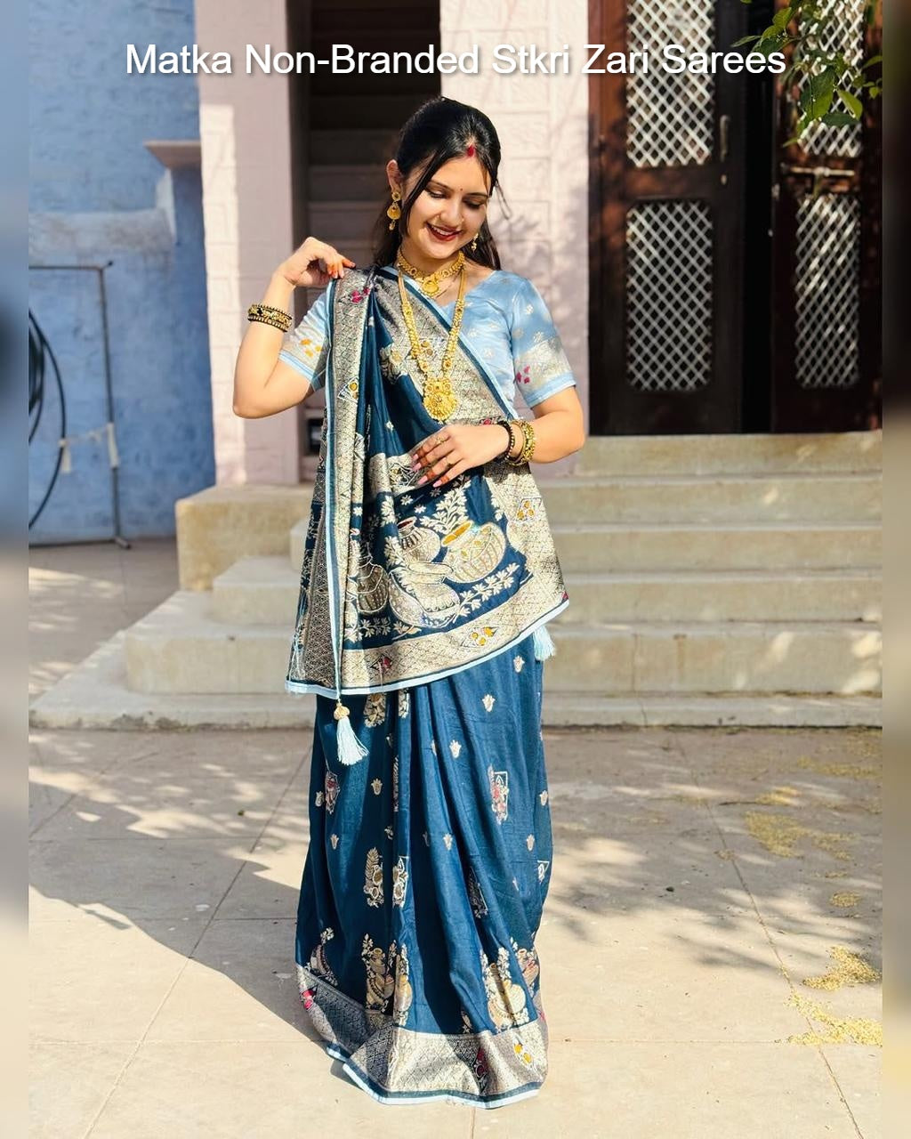 Matka Non-Branded Stkri Zari Sarees