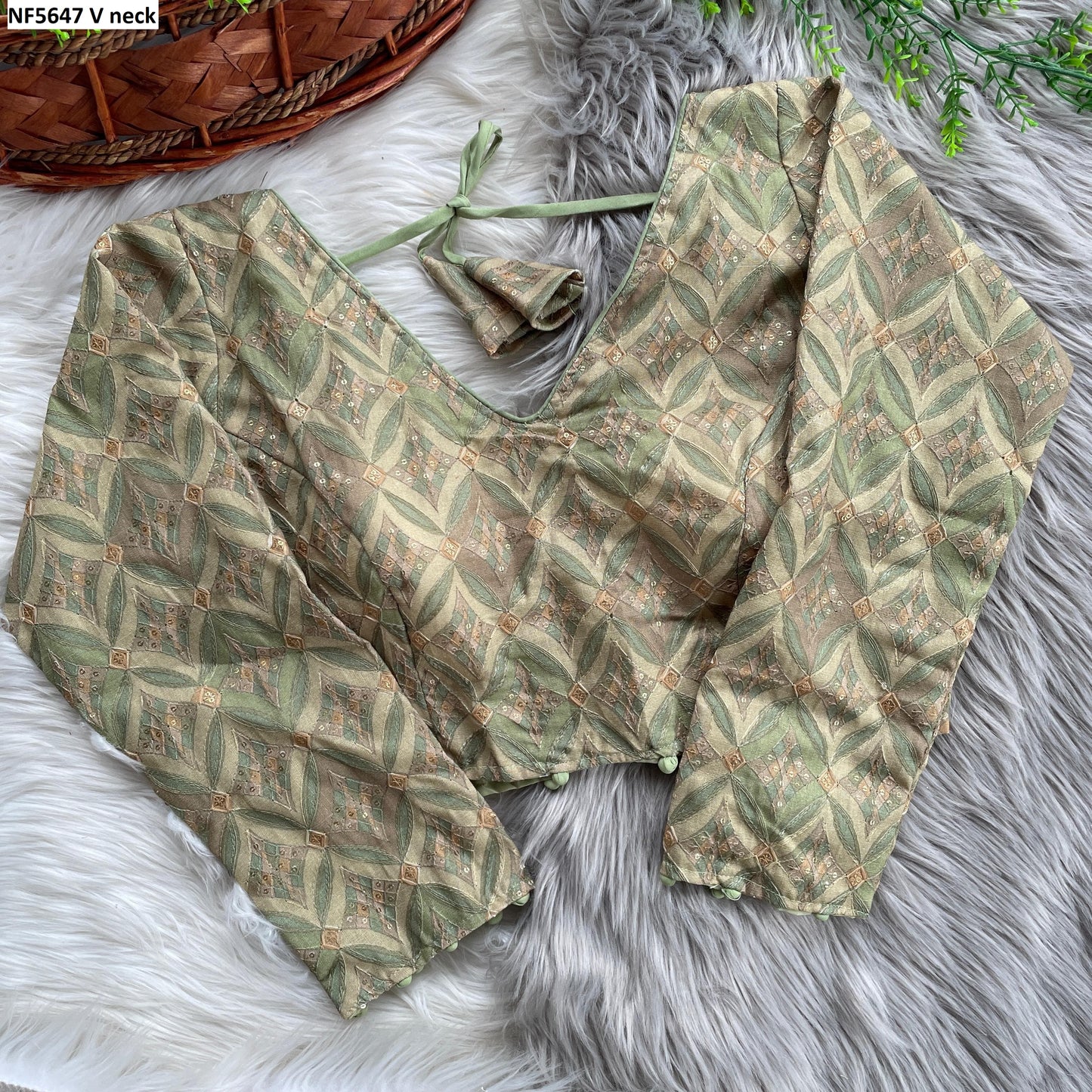 Nf5647 V Neck Vmk Blouse