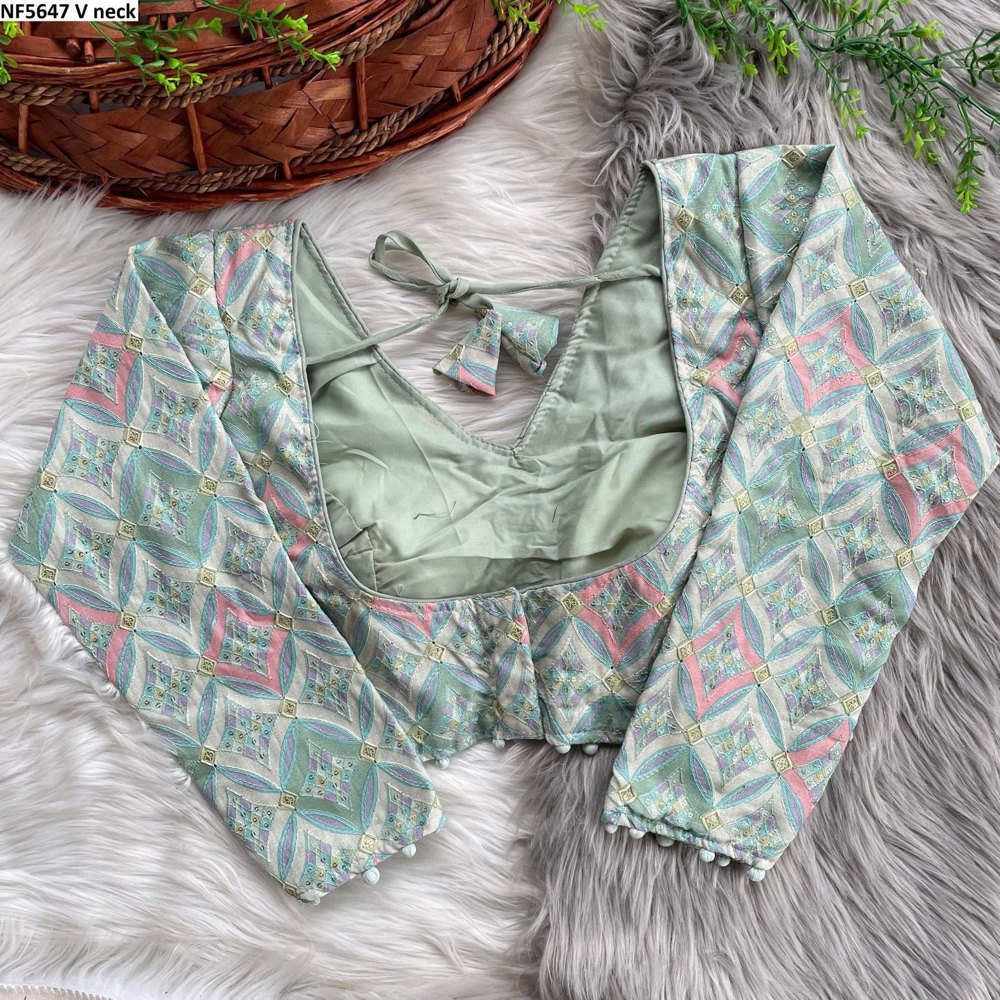 Nf5647 V Neck Vmk Blouse