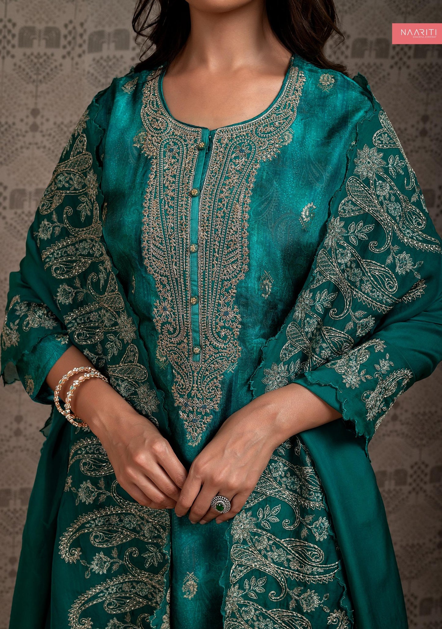 Pichnah Naariti Printed Unstitched Suits