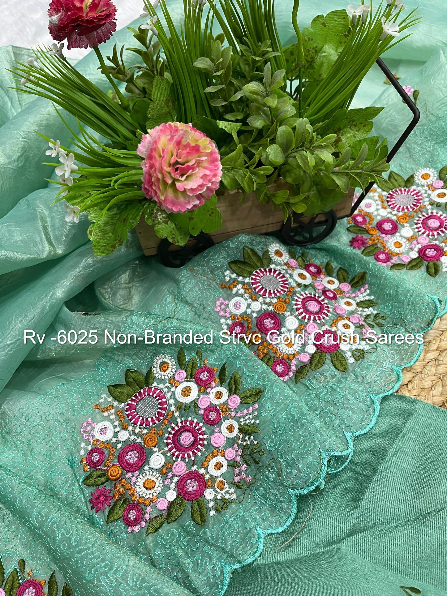 Rv -6025 Non-Branded Strvc Gold Crush Sarees