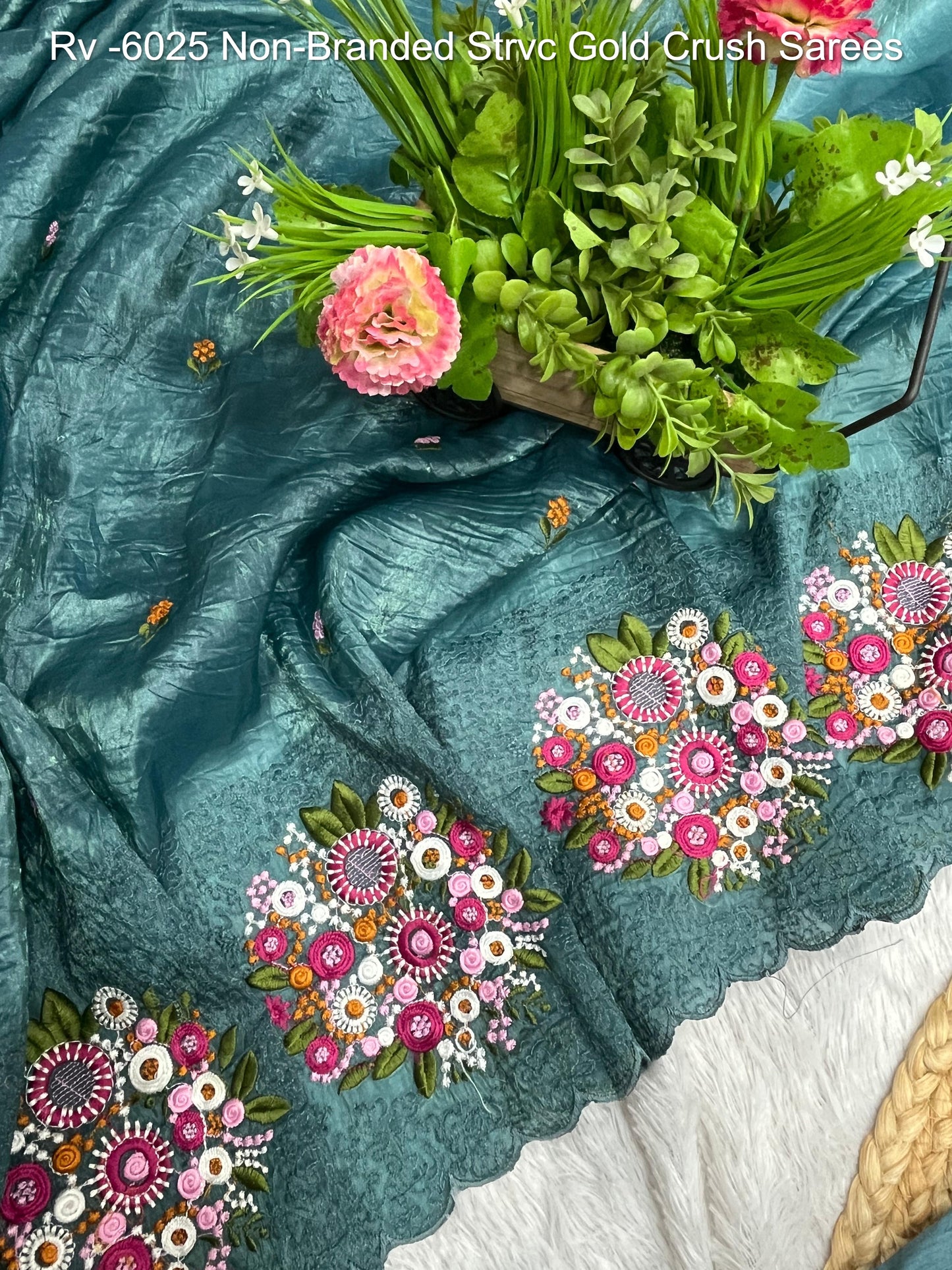 Rv -6025 Non-Branded Strvc Gold Crush Sarees