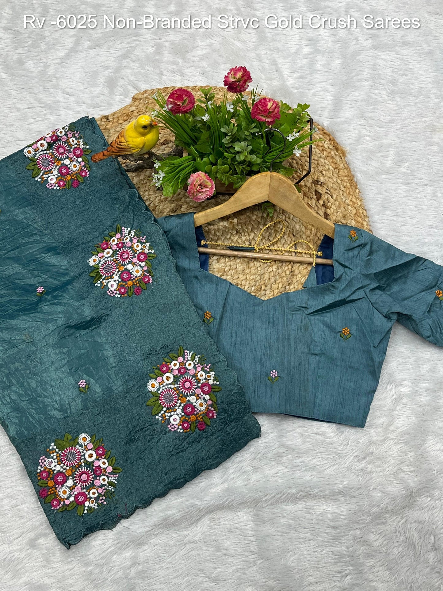 Rv -6025 Non-Branded Strvc Gold Crush Sarees