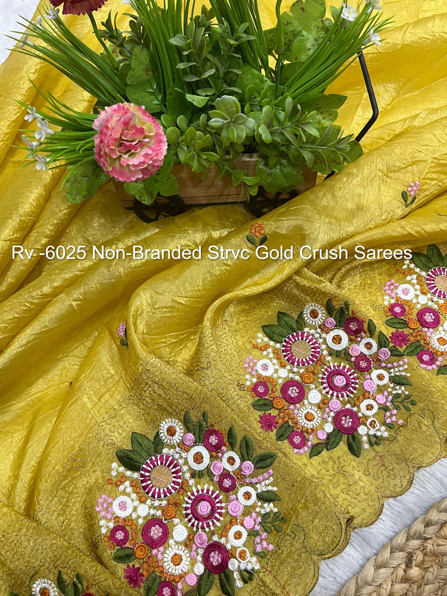 Rv -6025 Non-Branded Strvc Gold Crush Sarees