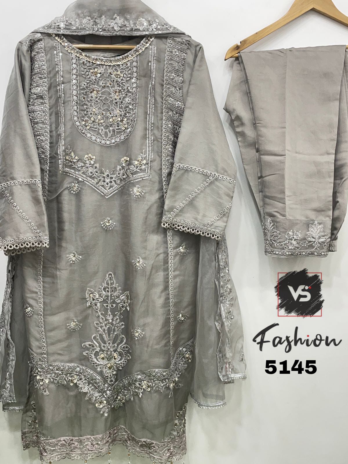 5145Gray Vs Fashion Pakistani Readymade Suits