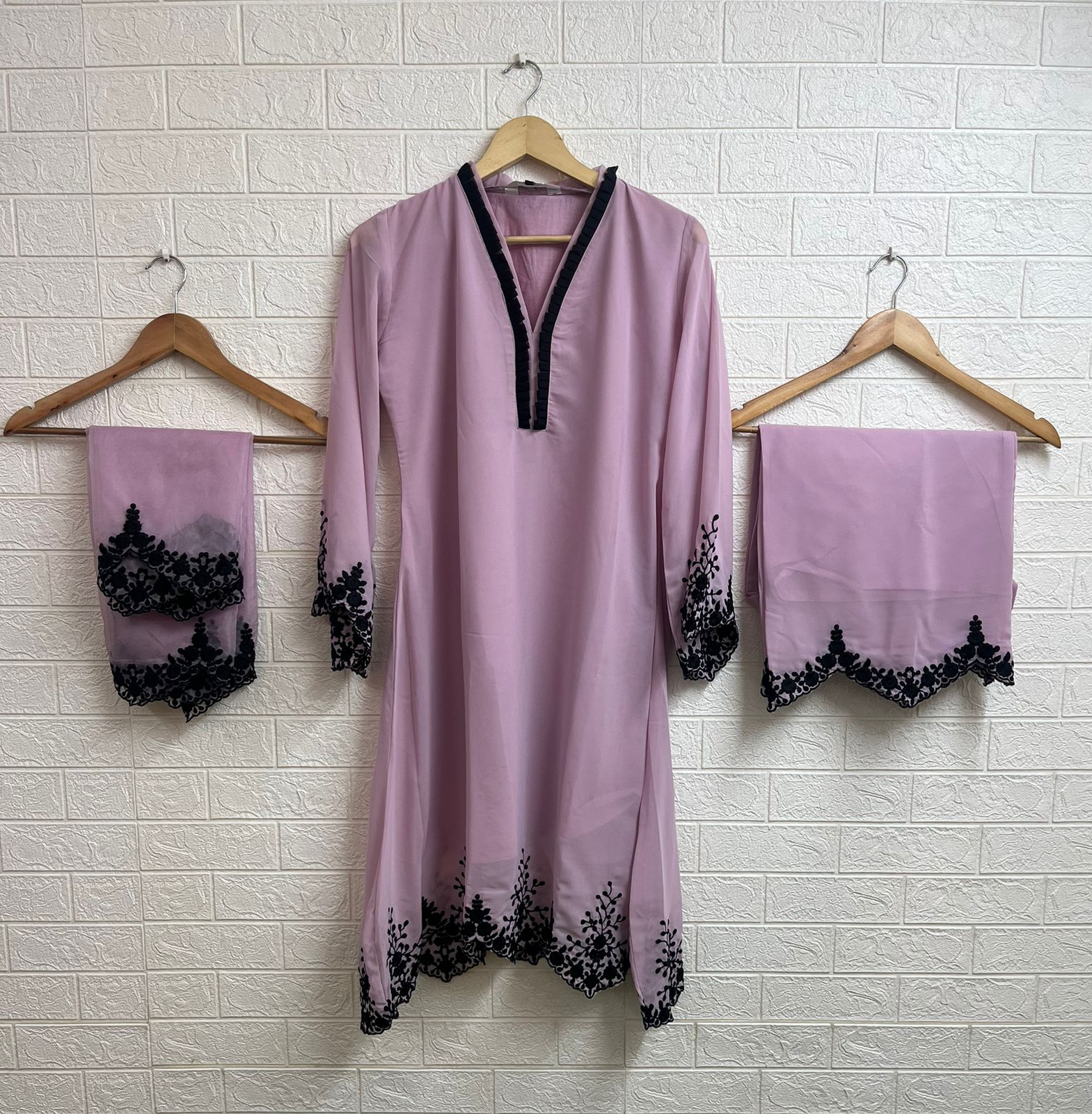 1439 Violet Laxuria Trendz Cutwork Pakistani Readymade Suits