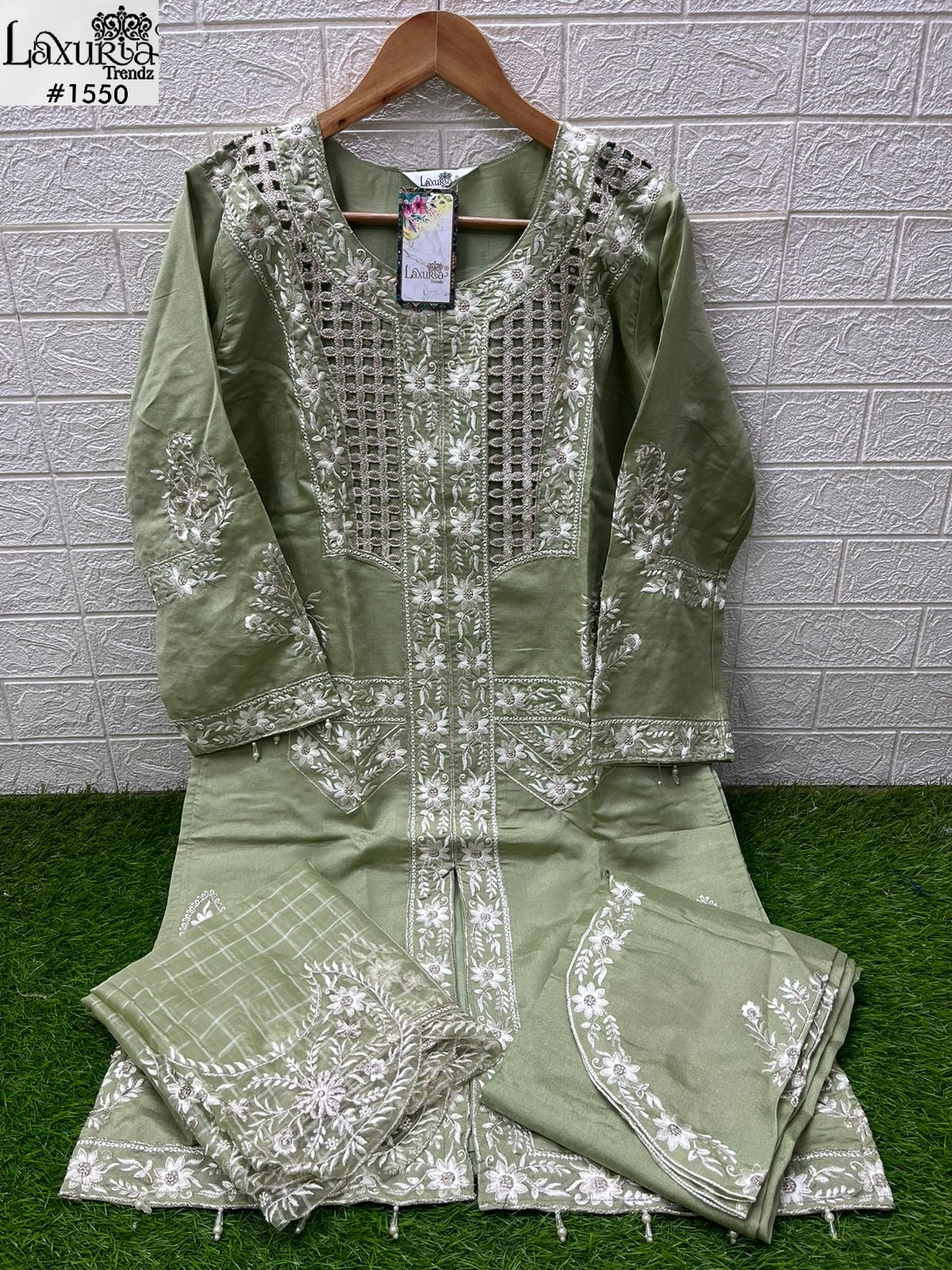 1550 Pista Laxuria Trendz Vichitra Pakistani Readymade Suits