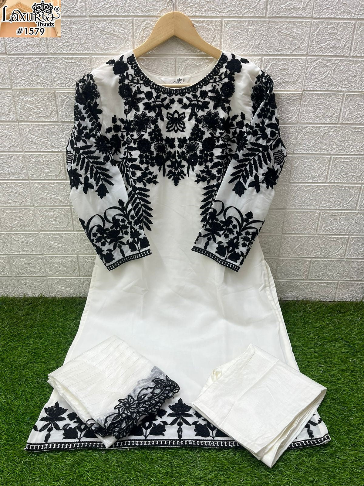 1579 Laxuria Trendz Georgette Pakistani Readymade Suits