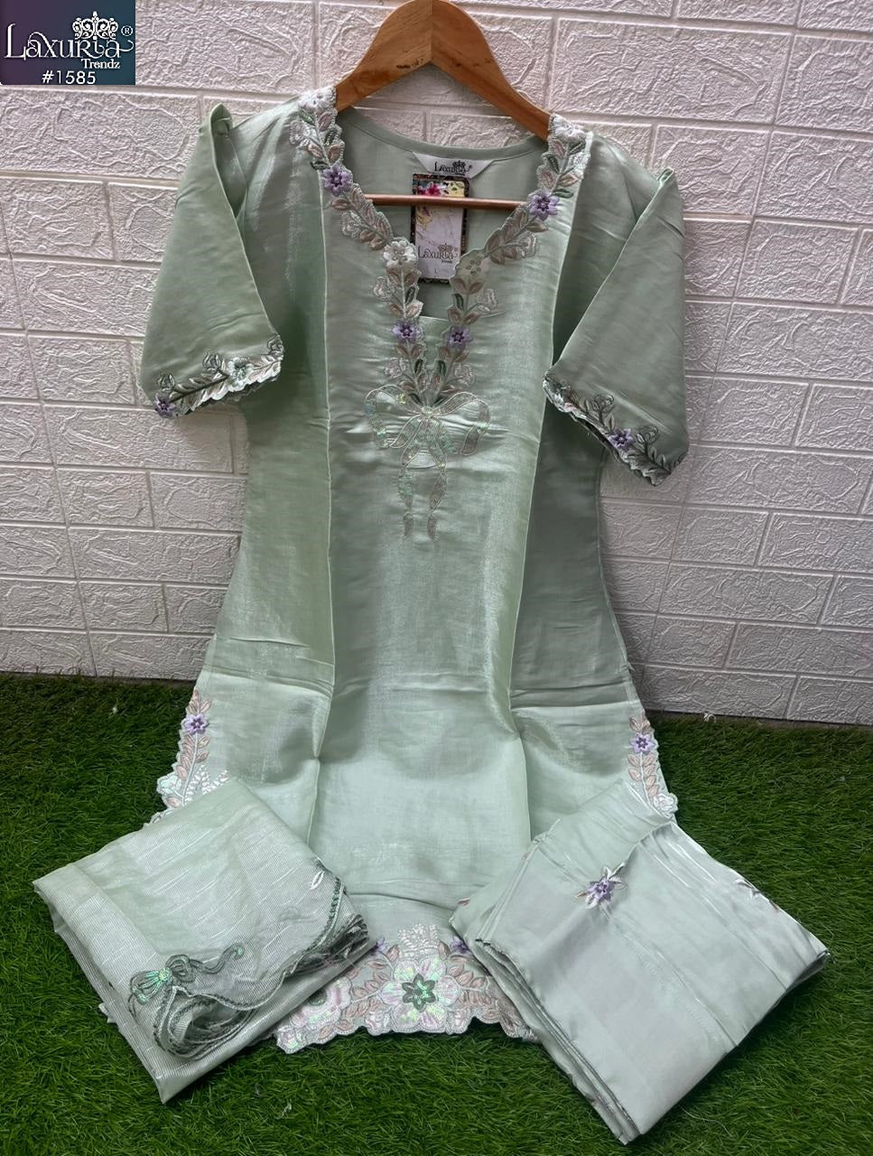 1585 Pista Laxuria Trendz Roman Pakistani Readymade Suits