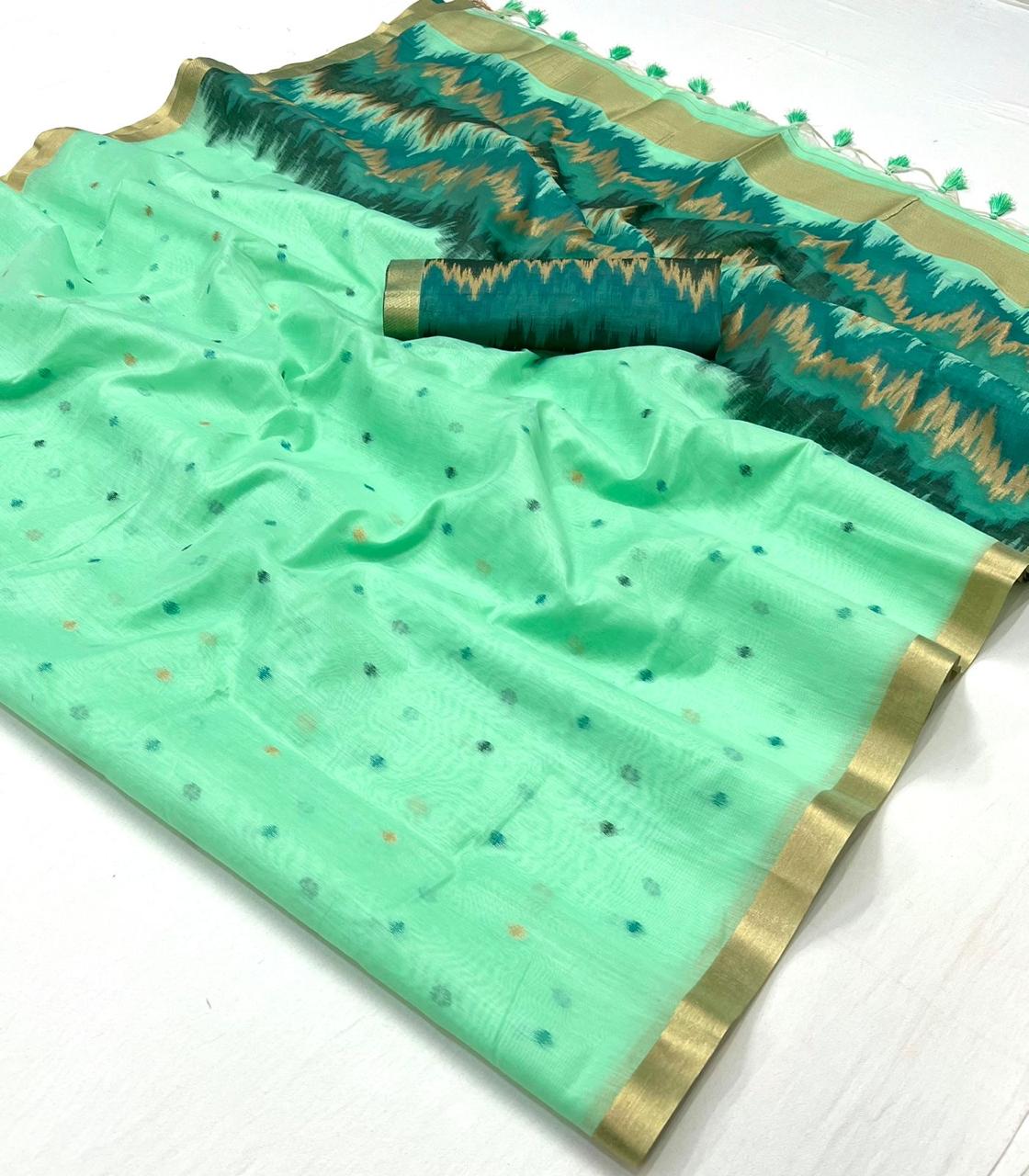 18004 Kaloma Rajbeer Weaving Sarees