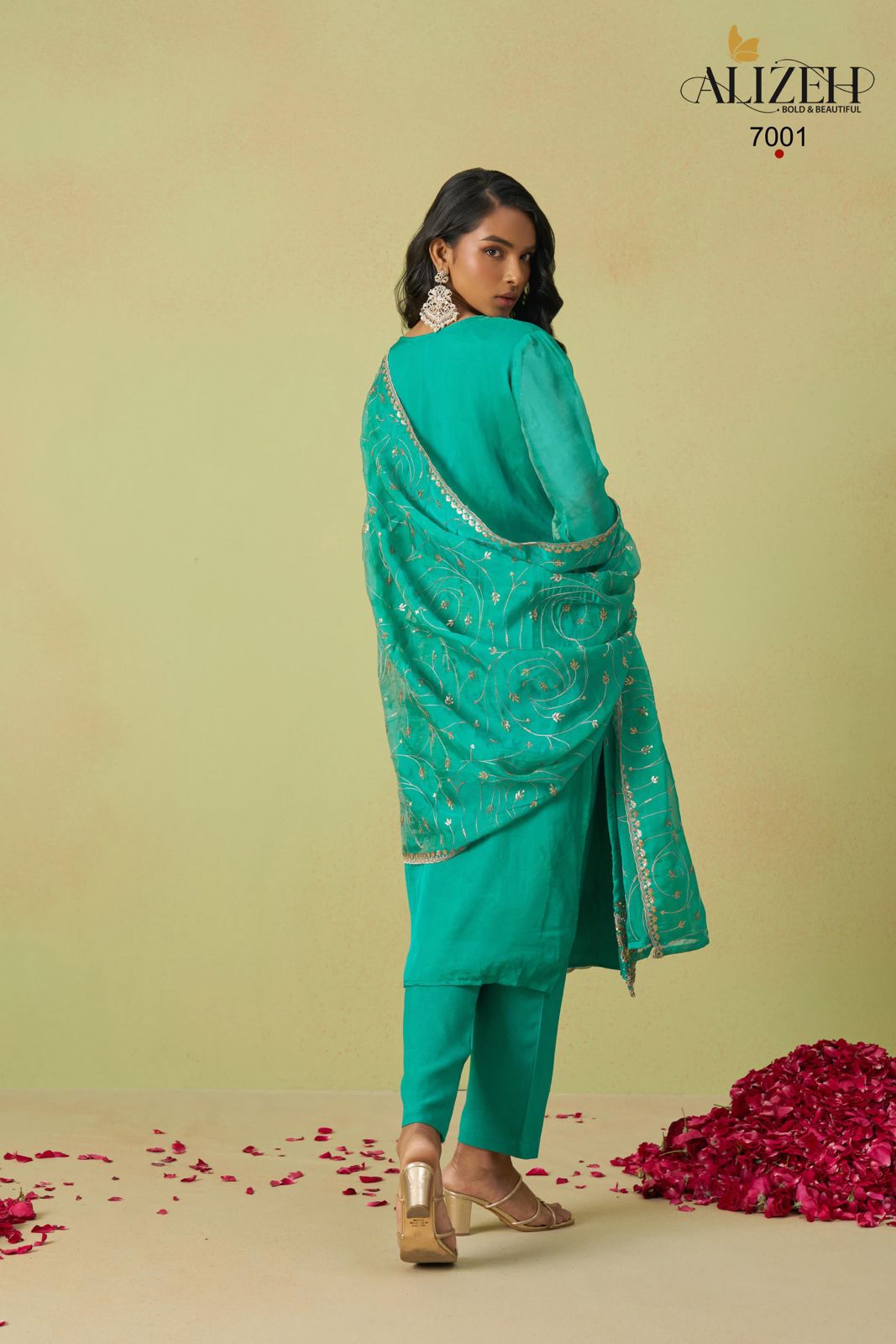 7001 Gulaabo Alizeh Shimmer Unstitched Suits