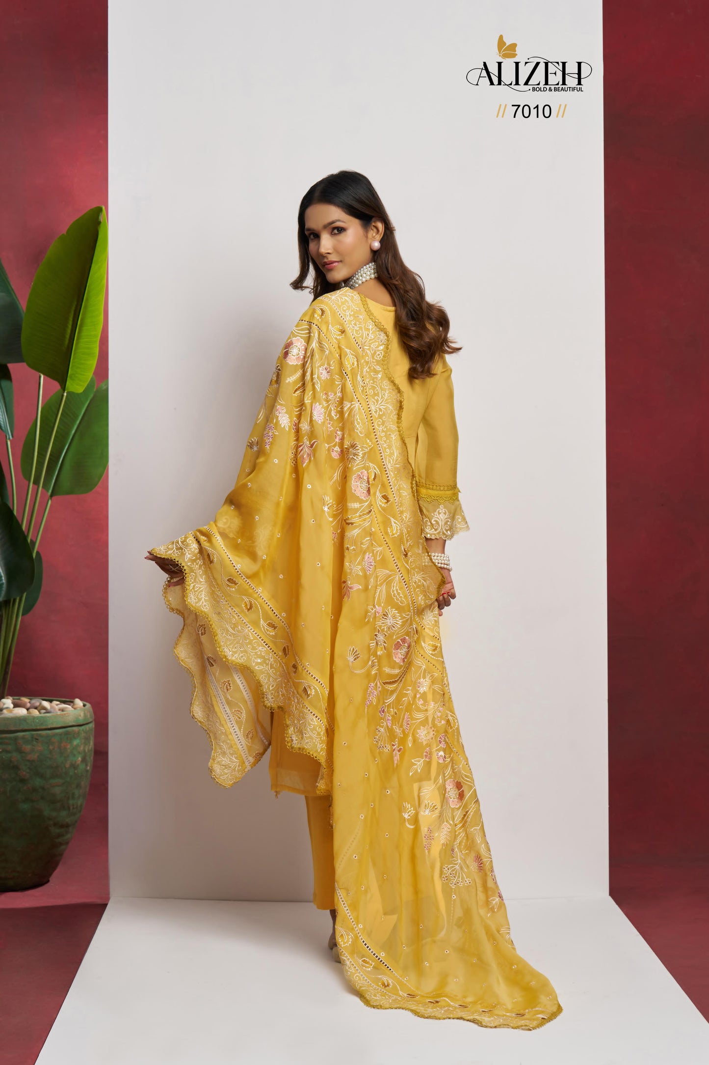 7010 Saadgi Alizeh Embroidery Unstitched Suits