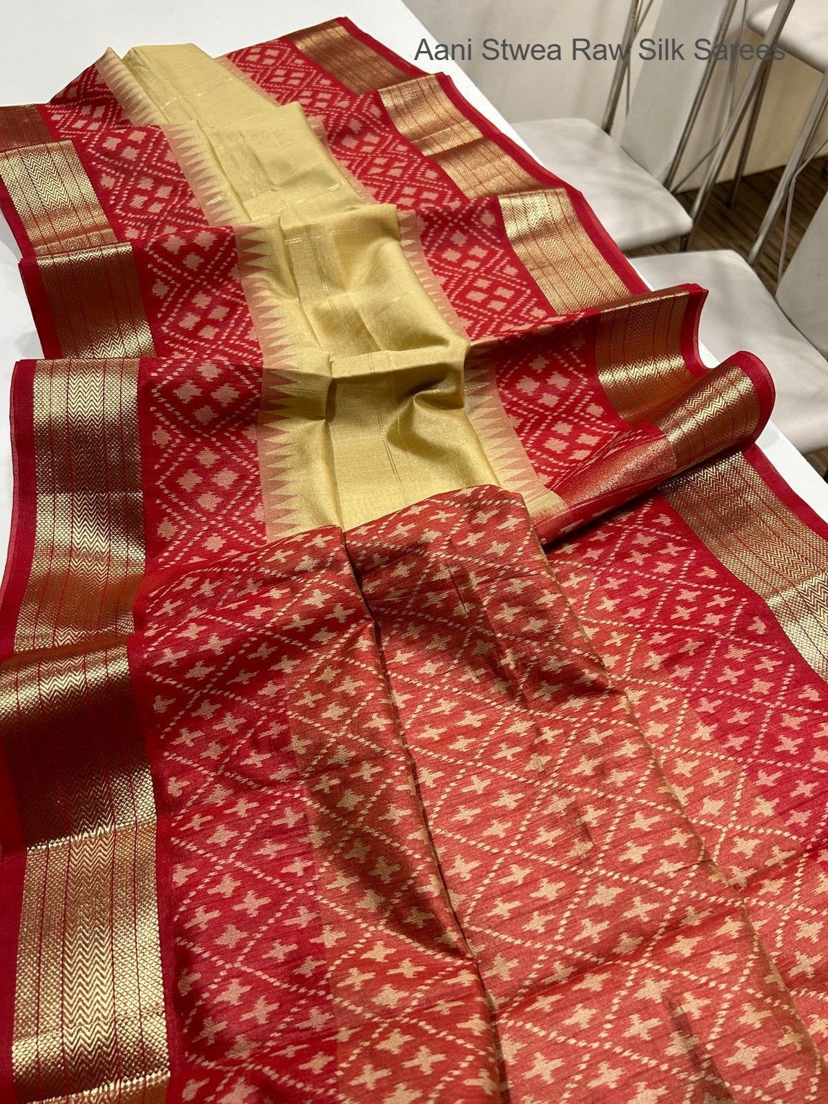 Aani Stwea Raw Silk Sarees