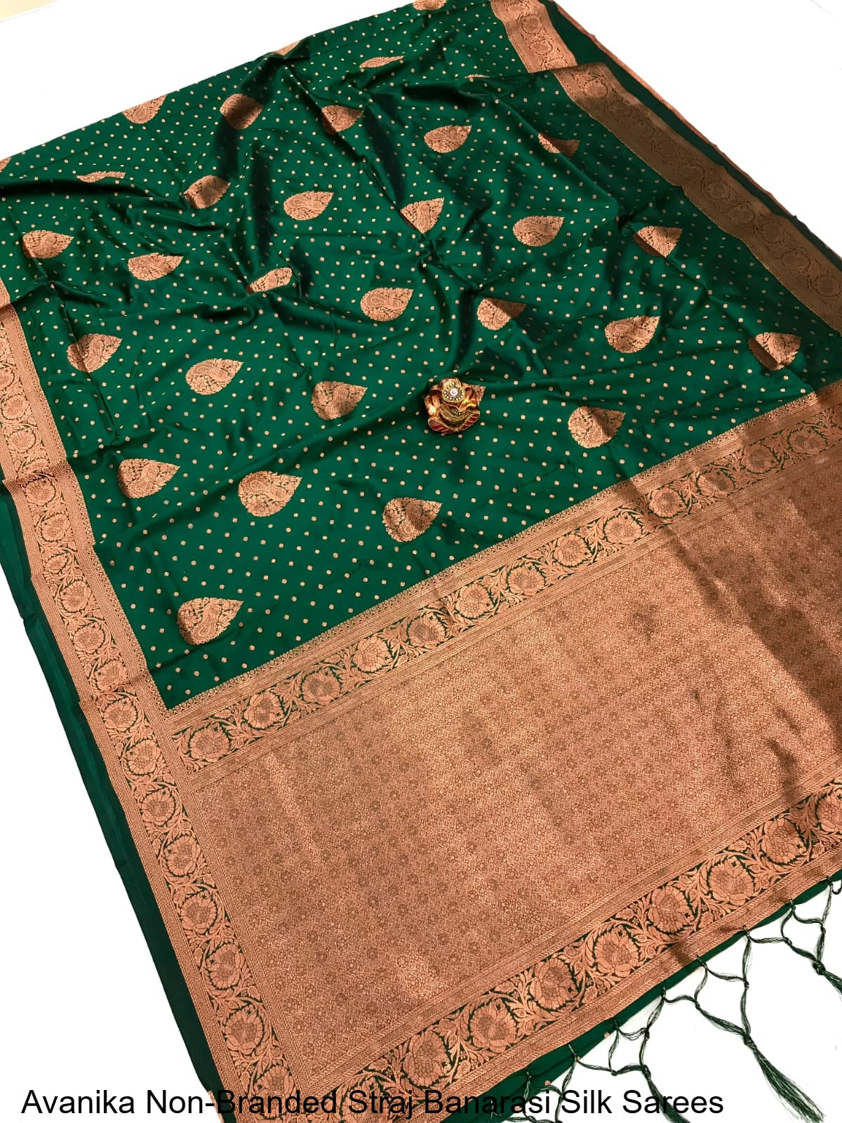 Avanika Non-Branded Straj Banarasi Silk Sarees