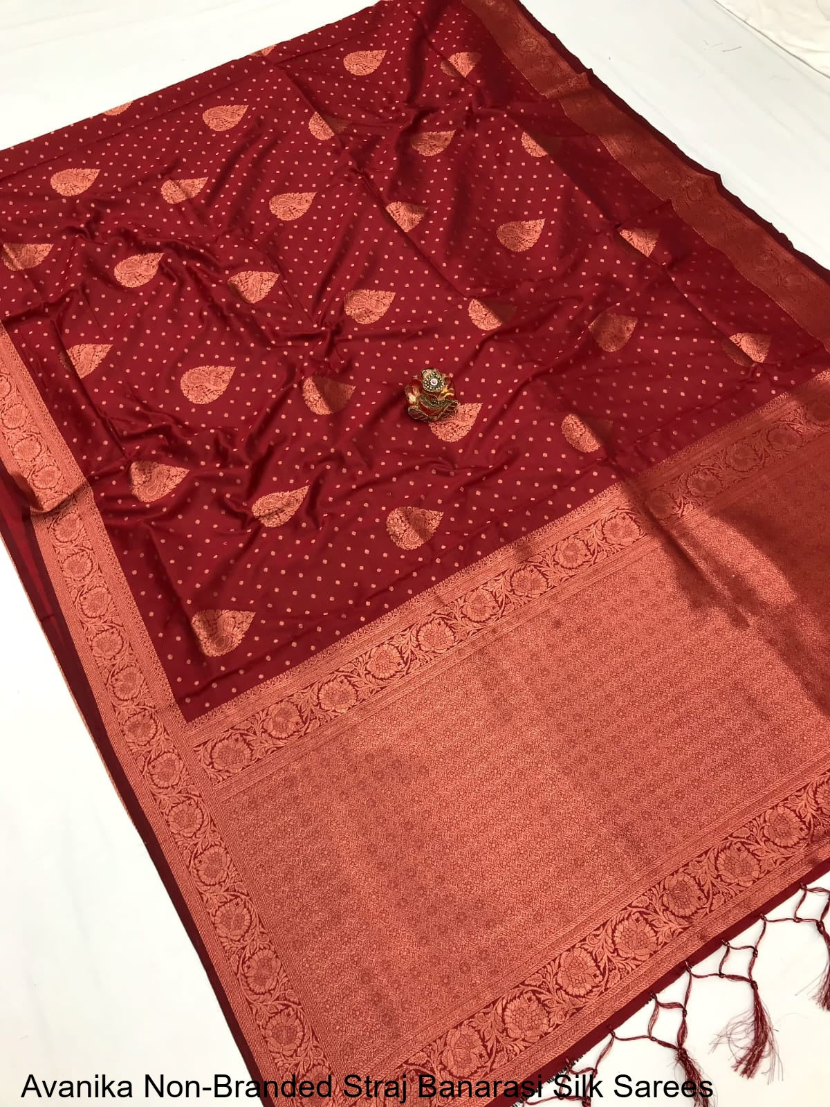 Avanika Non-Branded Straj Banarasi Silk Sarees