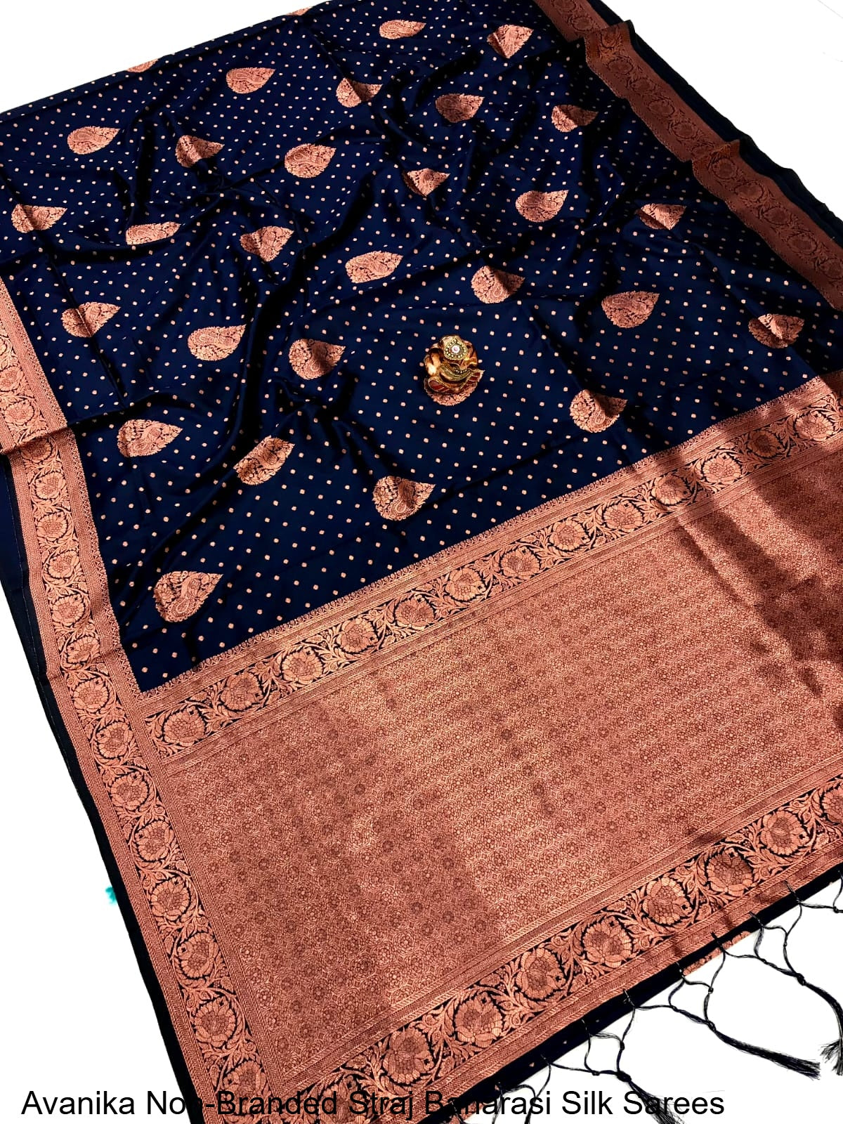 Avanika Non-Branded Straj Banarasi Silk Sarees
