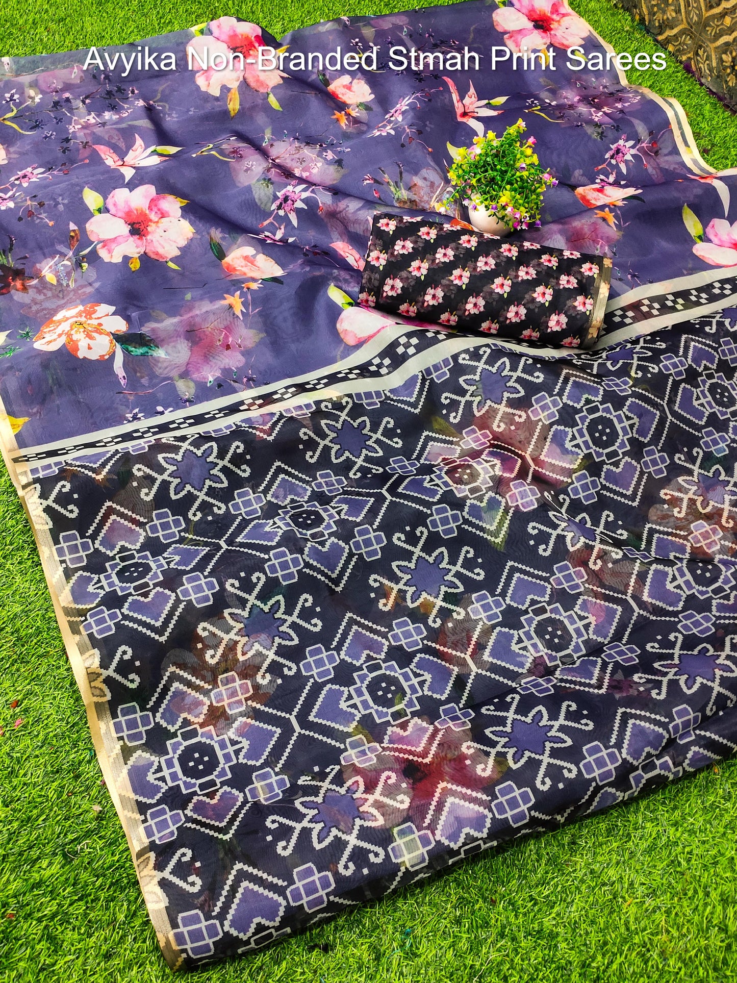 Avyika Non-Branded Stmah Print Sarees